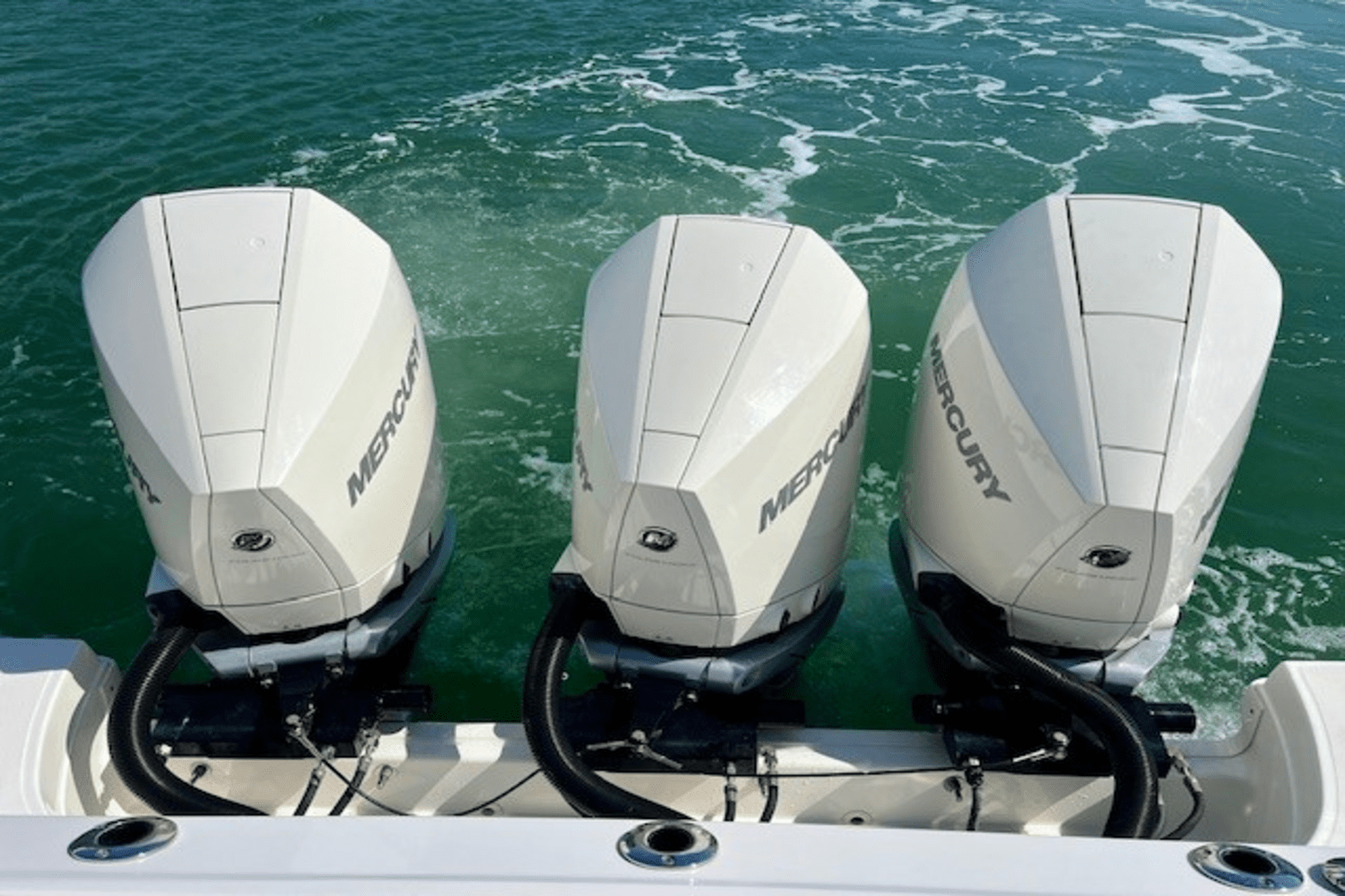 Slide: The Image of Boston Whaler 350 EX REALM 2022 - 33