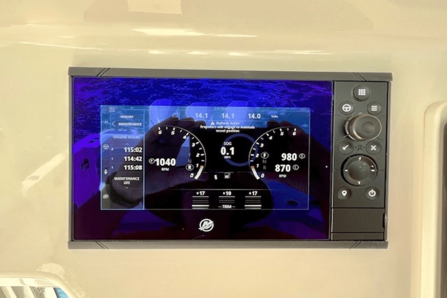 Slide: The Image of Boston Whaler 350 EX REALM 2022 - 34