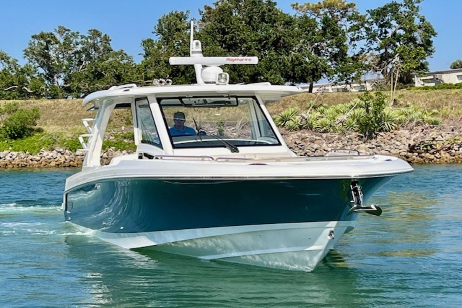 Slide: The Image of Boston Whaler 350 EX REALM 2022 - 5