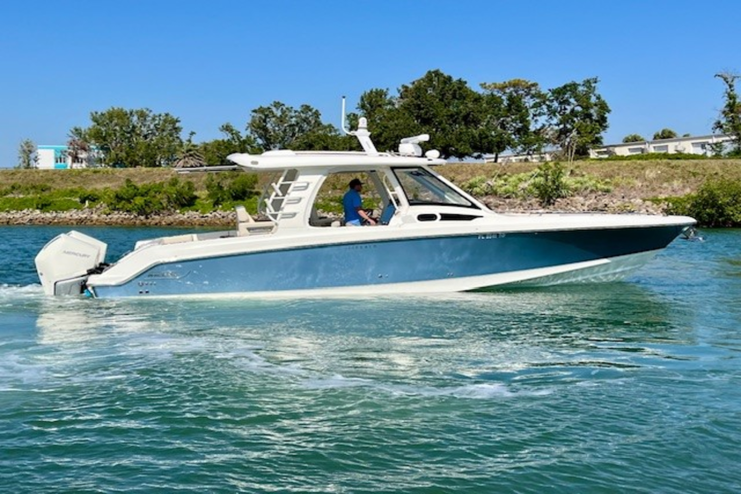 Slide: The Image of Boston Whaler 350 EX REALM 2022 - 9