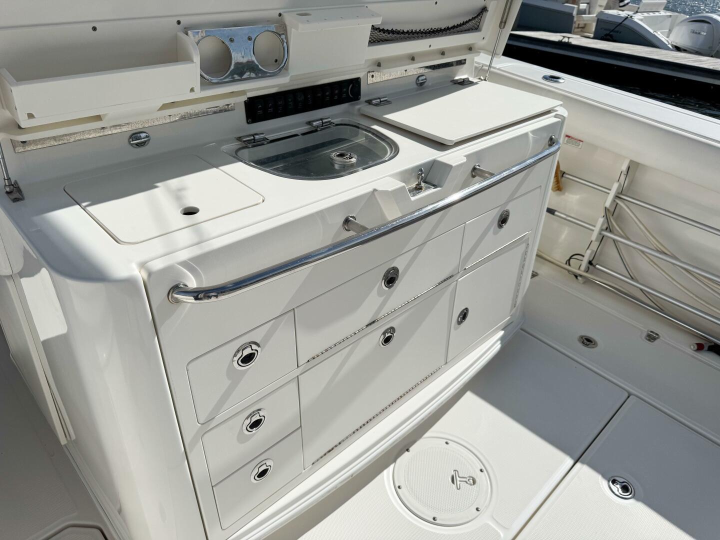 Slide: The Image of Boston Whaler 350 Outrage 2015 - 4870269