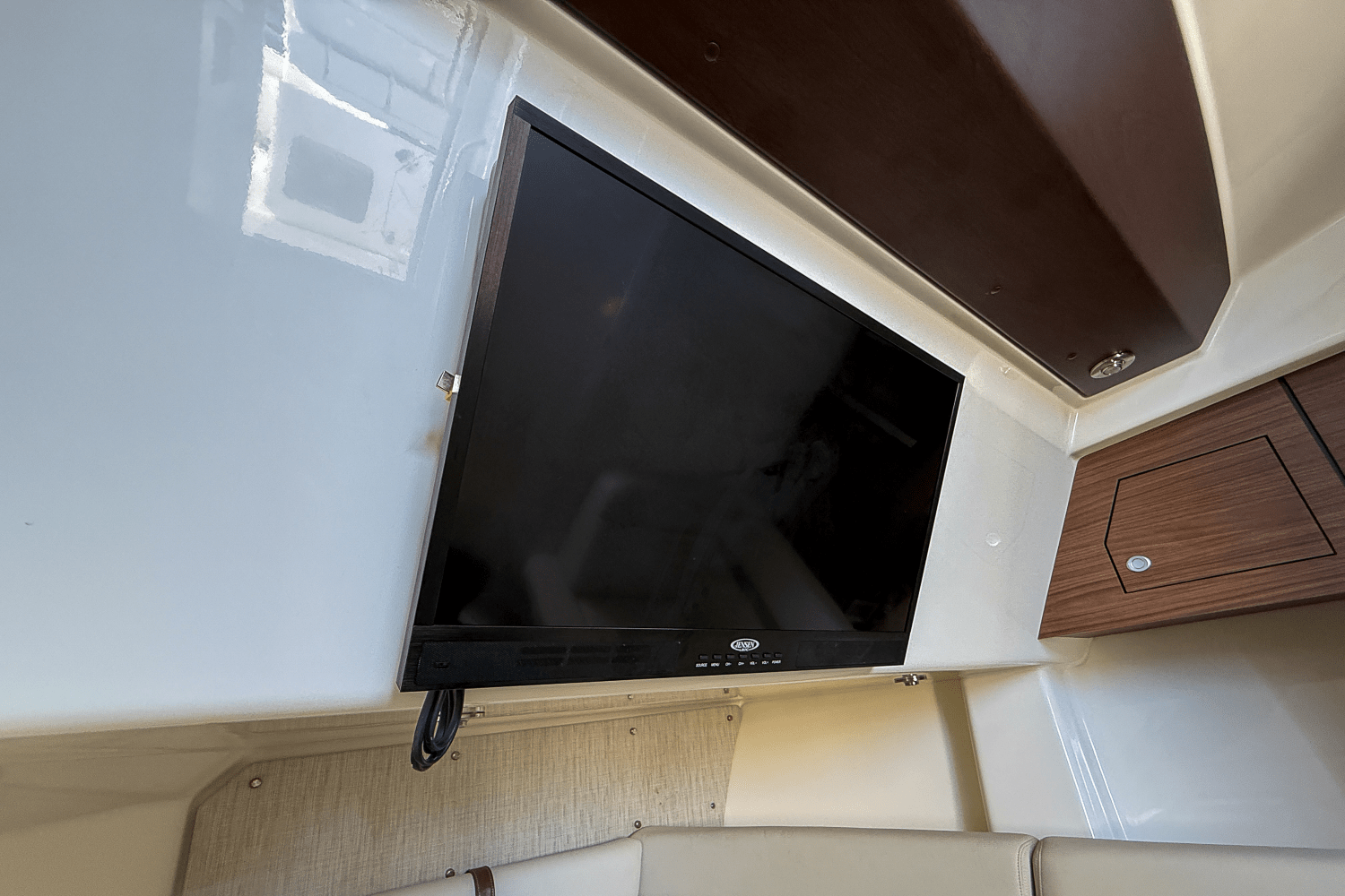 Slide: The Image of Boston Whaler 350 Realm 2018 - 13