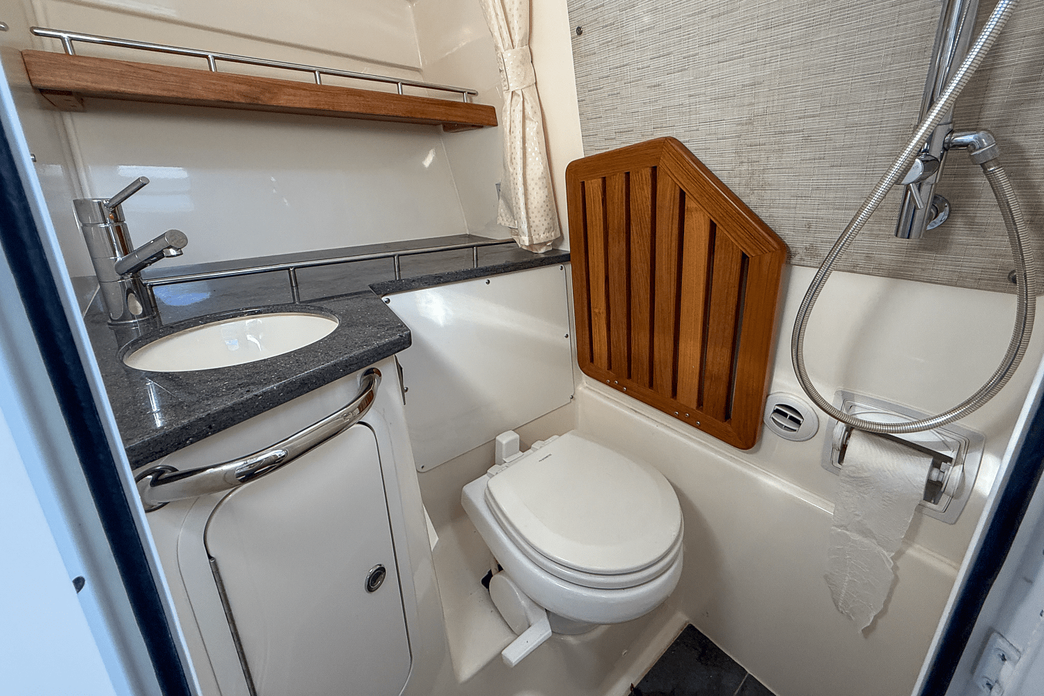 Slide: The Image of Boston Whaler 350 Realm 2018 - 16