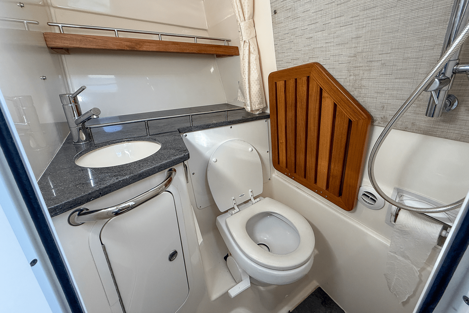 Slide: The Image of Boston Whaler 350 Realm 2018 - 17