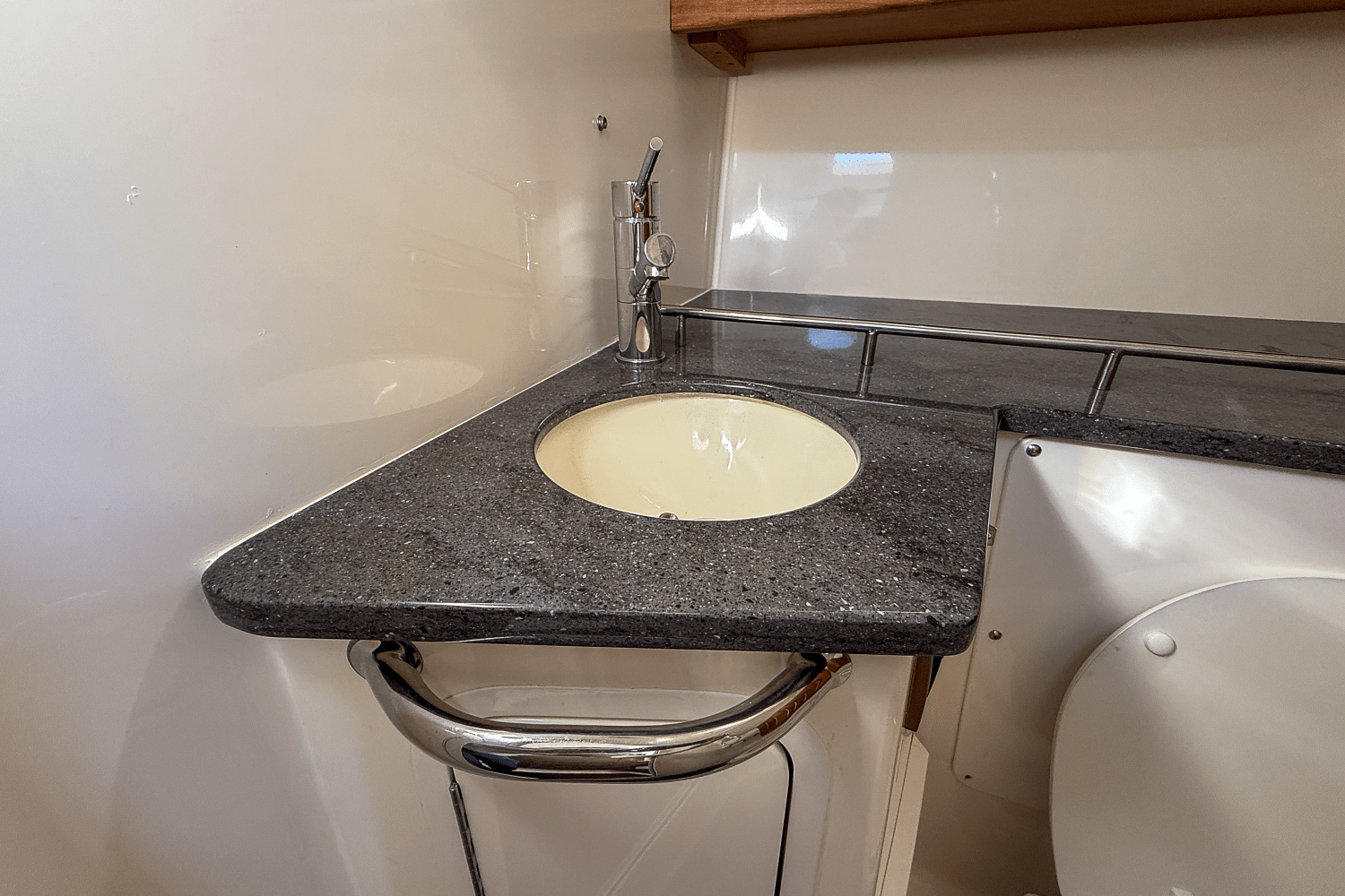 Slide: The Image of Boston Whaler 350 Realm 2018 - 18