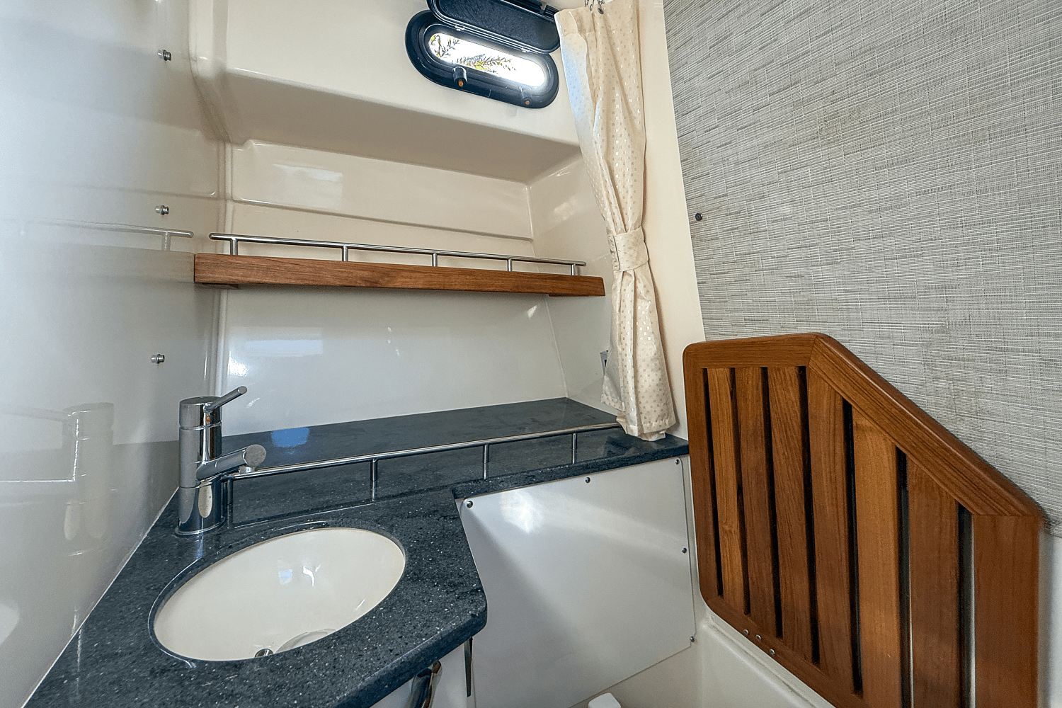 Slide: The Image of Boston Whaler 350 Realm 2018 - 19