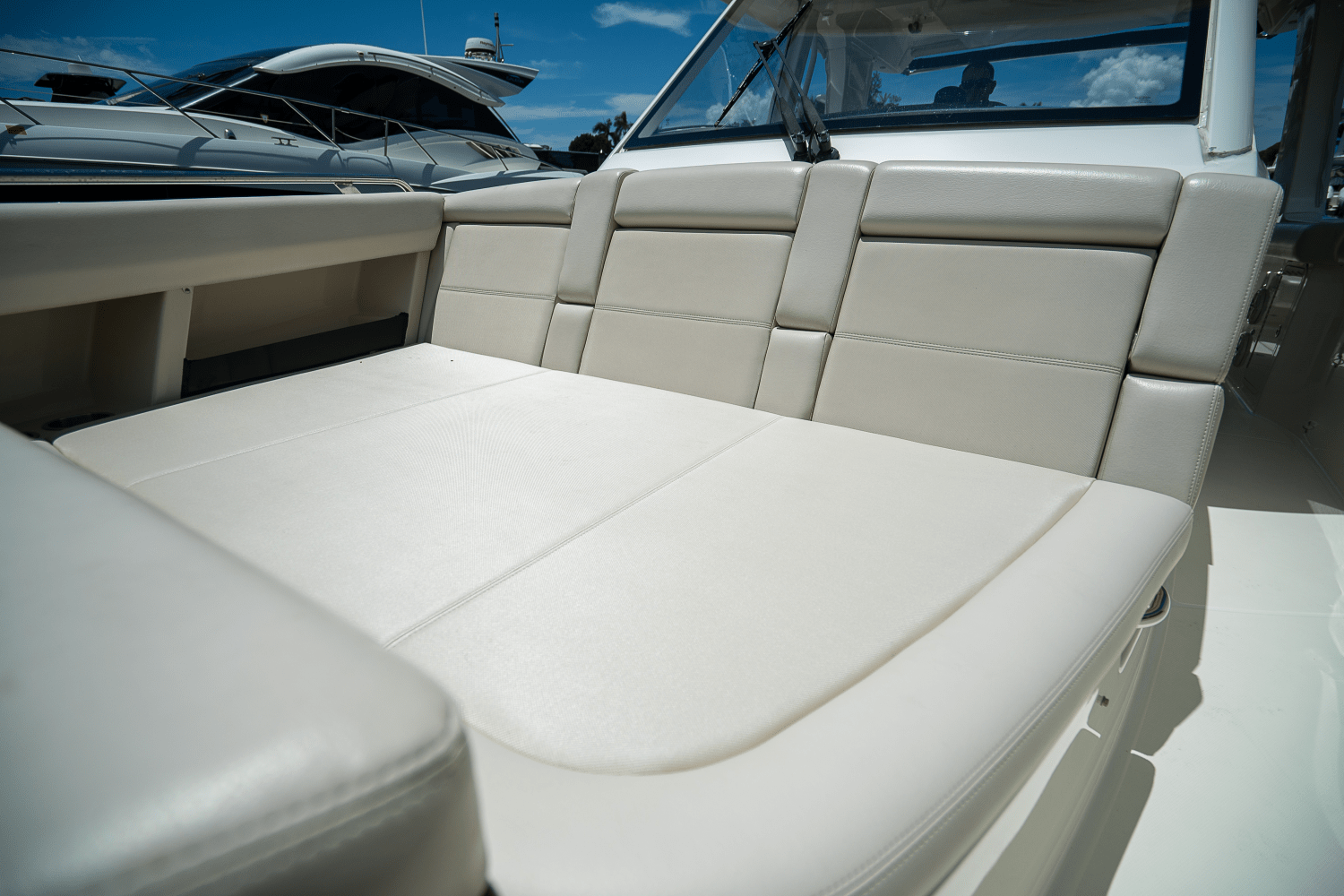 Slide: The Image of Boston Whaler 350 Realm 2018 - 23