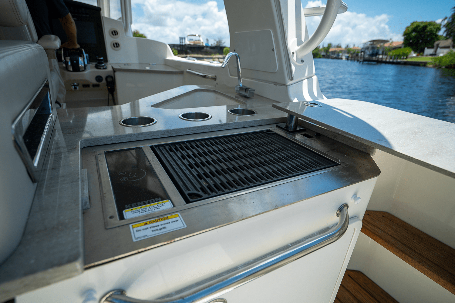 Slide: The Image of Boston Whaler 350 Realm 2018 - 6