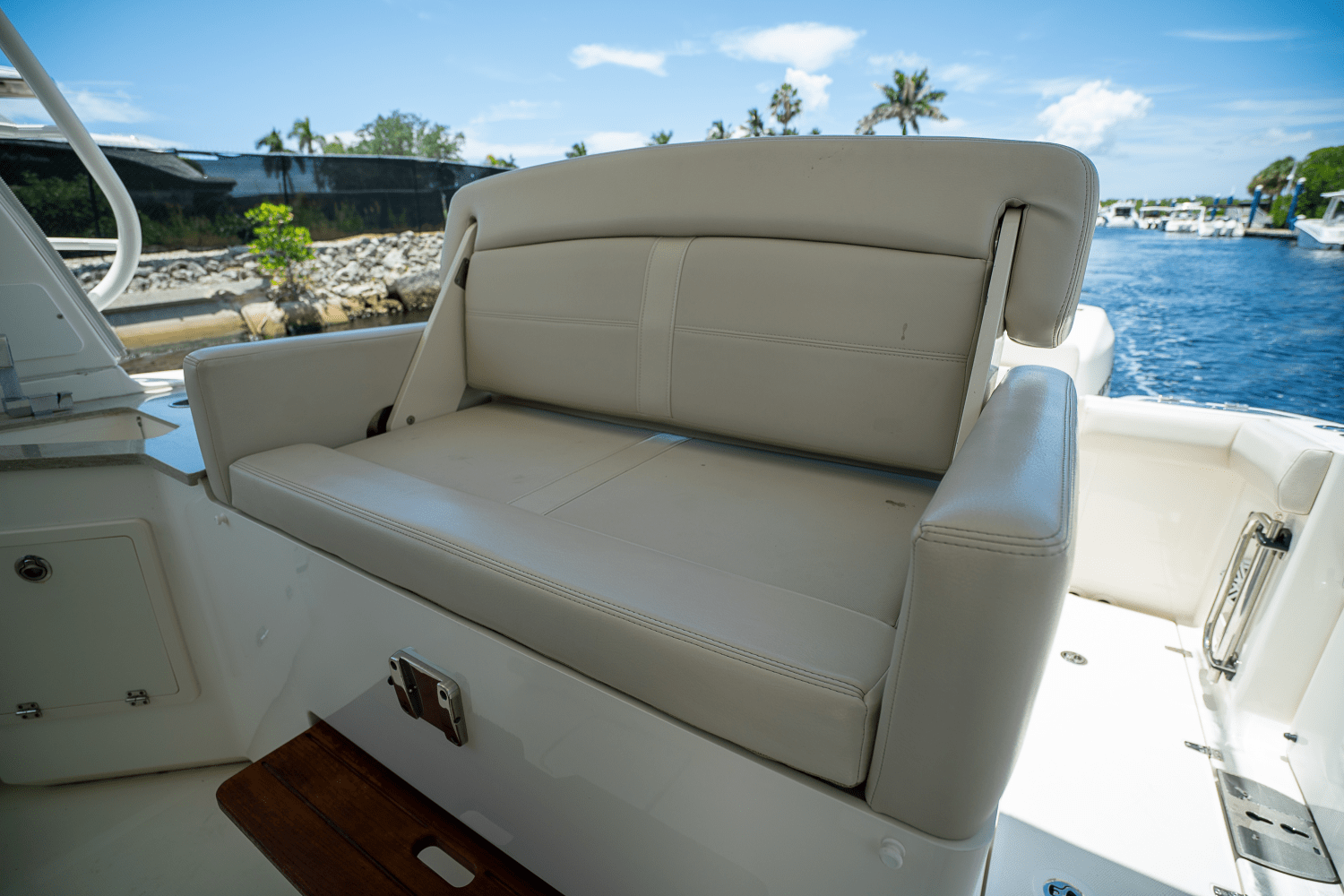 Slide: The Image of Boston Whaler 350 Realm 2018 - 7