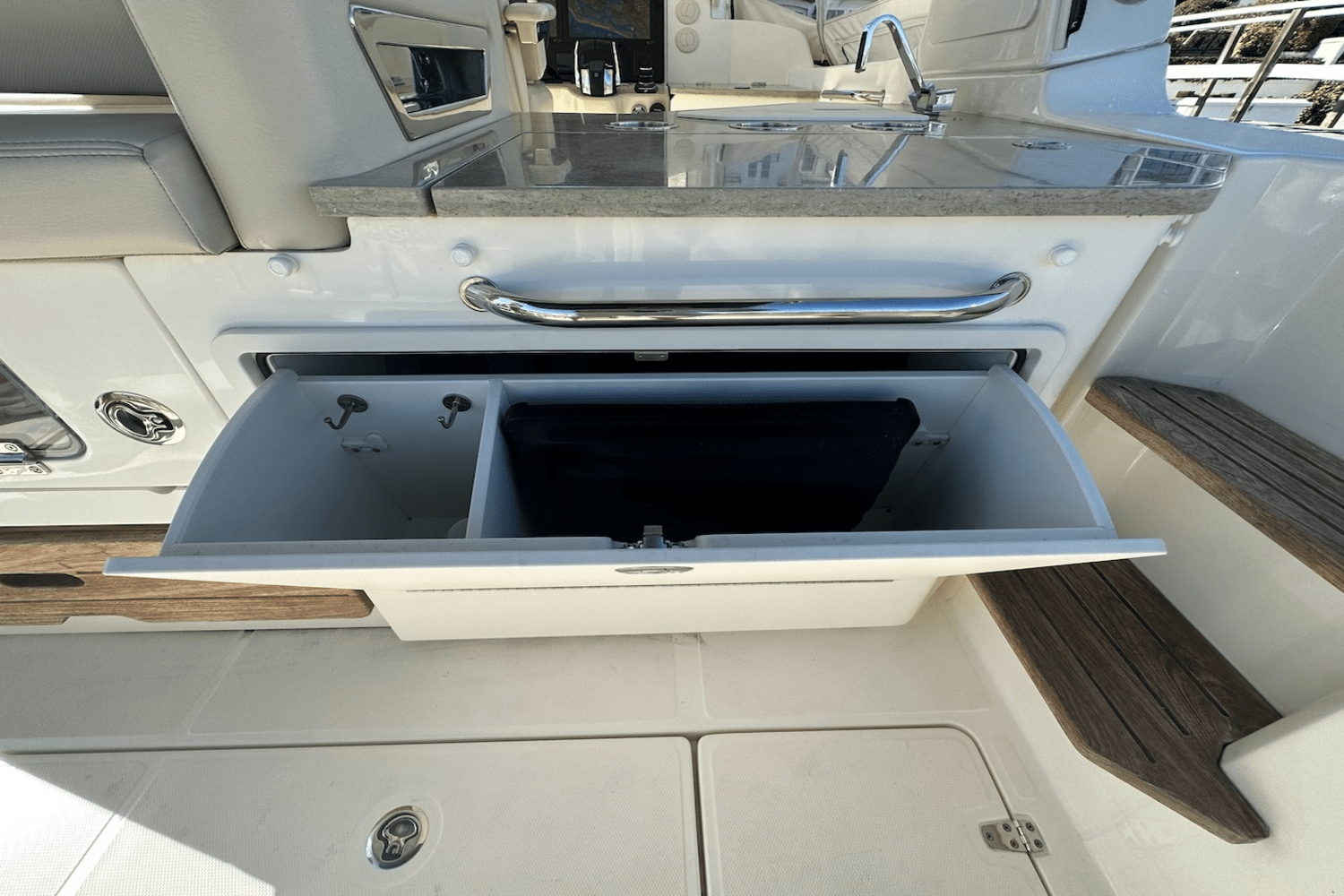 Slide: The Image of Boston Whaler 350 Realm 2019 - 11