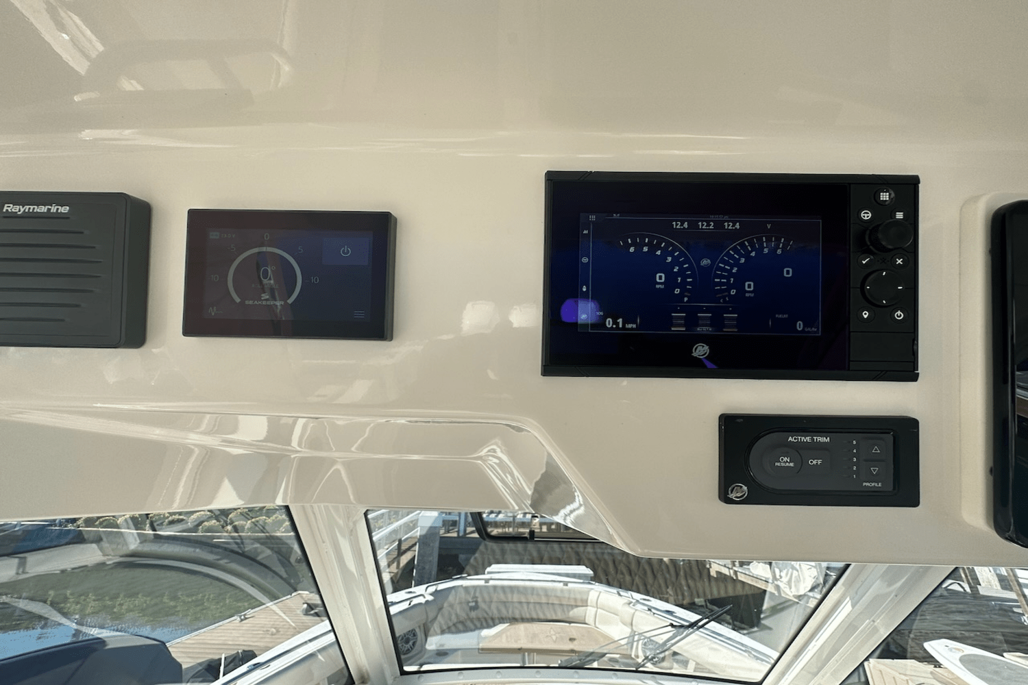 Slide: The Image of Boston Whaler 350 Realm 2019 - 16