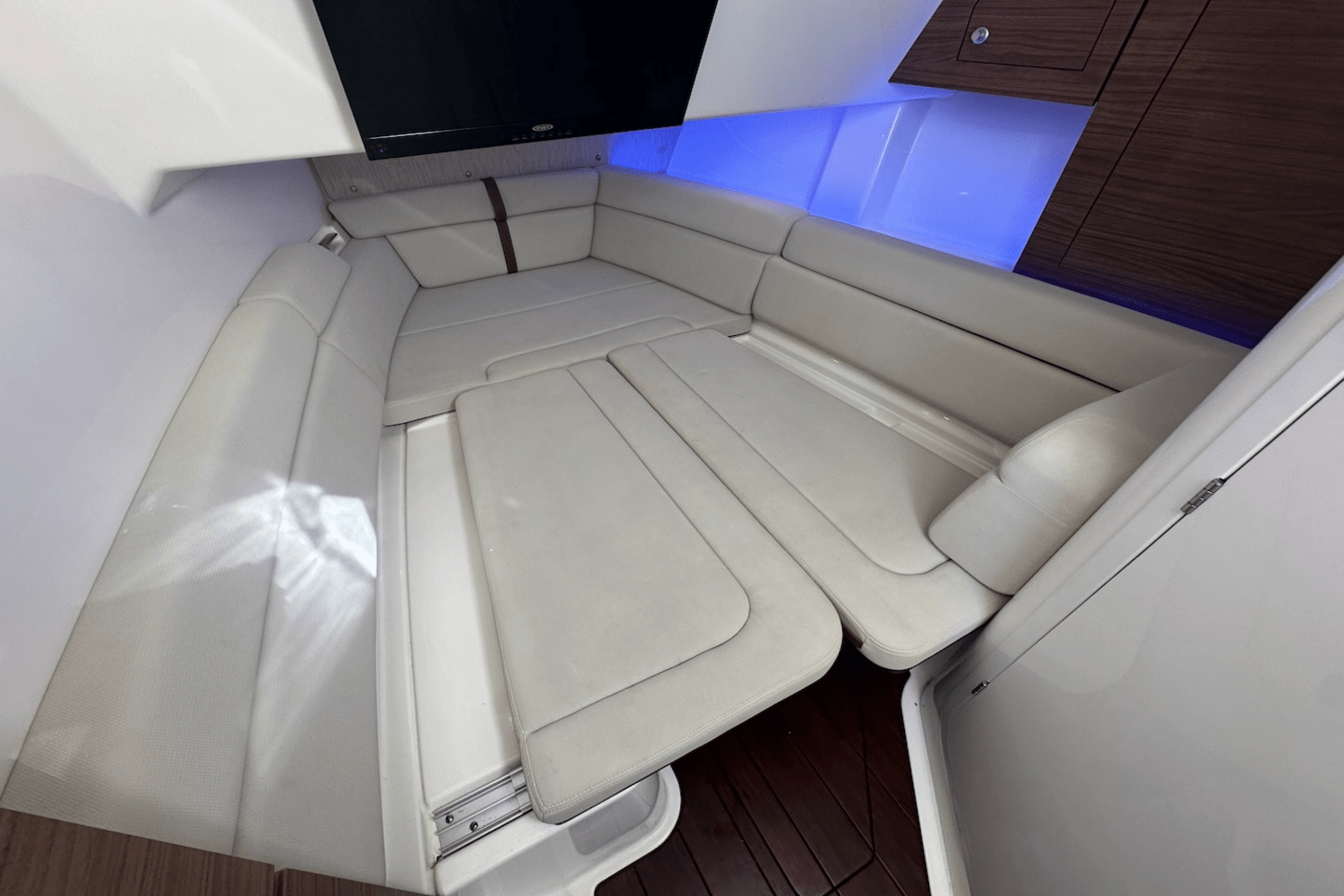 Slide: The Image of Boston Whaler 350 Realm 2019 - 20