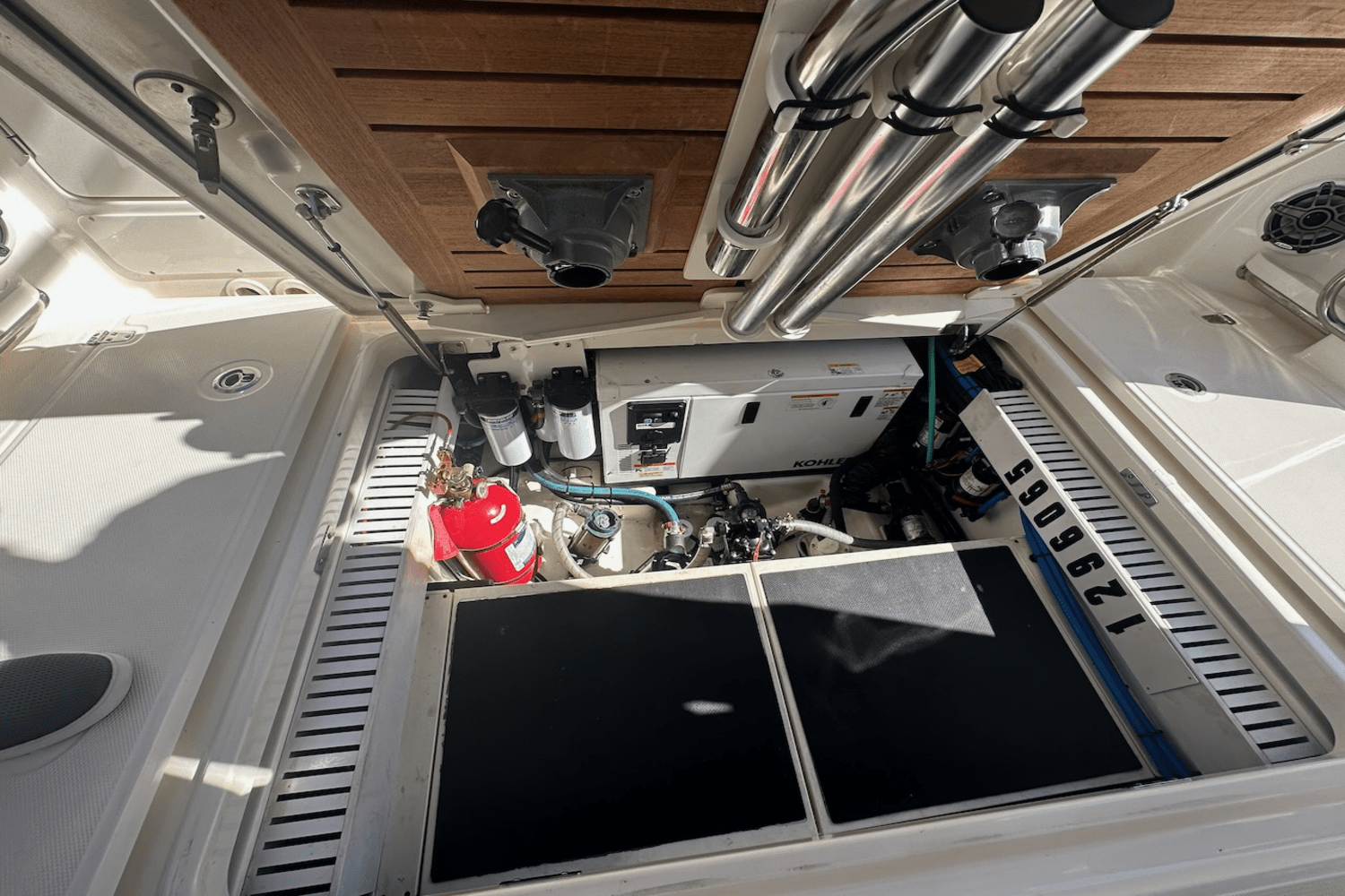 Slide: The Image of Boston Whaler 350 Realm 2019 - 31