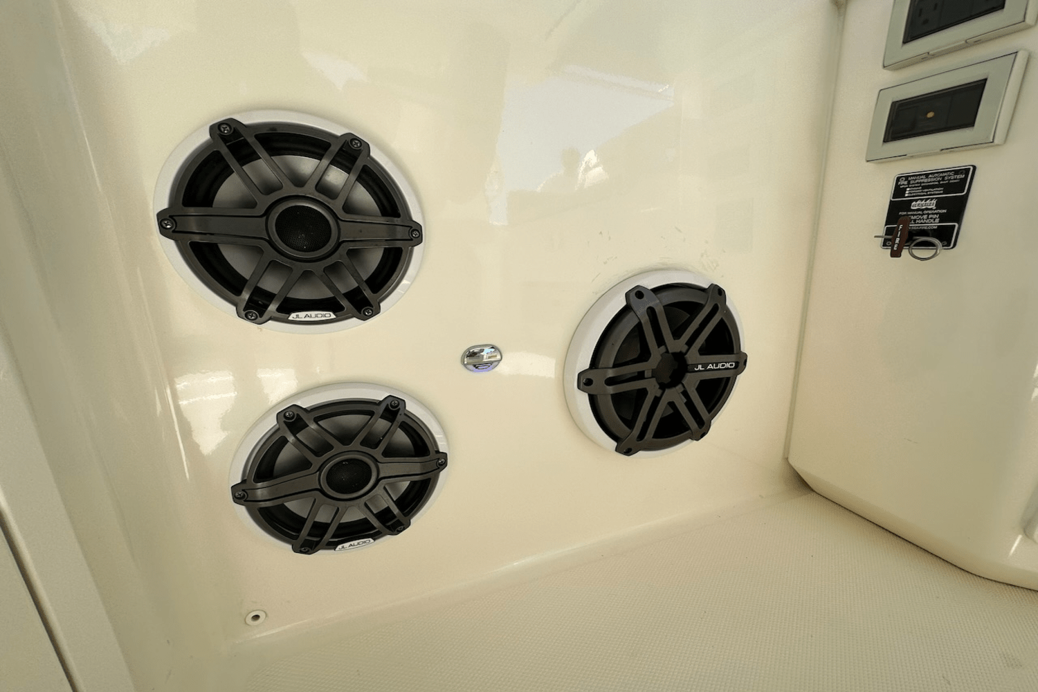 Slide: The Image of Boston Whaler 350 Realm 2019 - 33