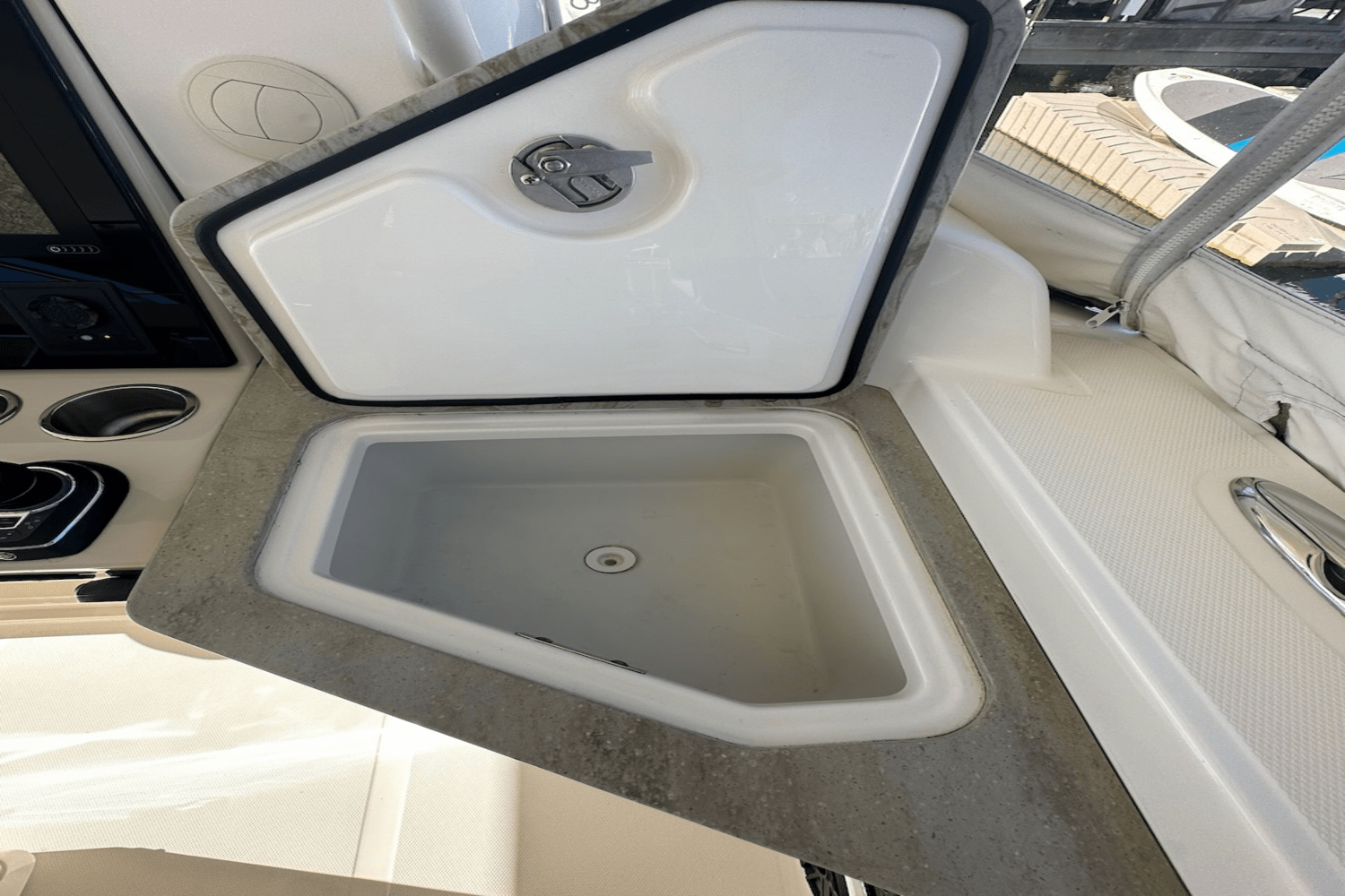 Slide: The Image of Boston Whaler 350 Realm 2019 - 34