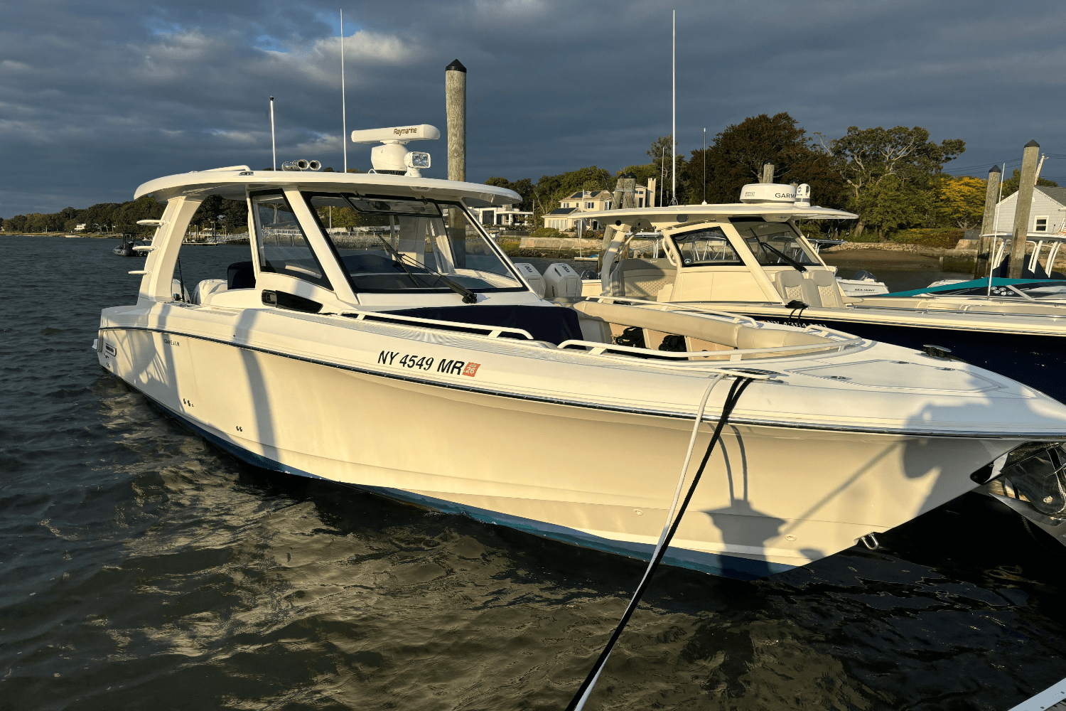 Slide: The Image of Boston Whaler 350 REALM 2020 - 1