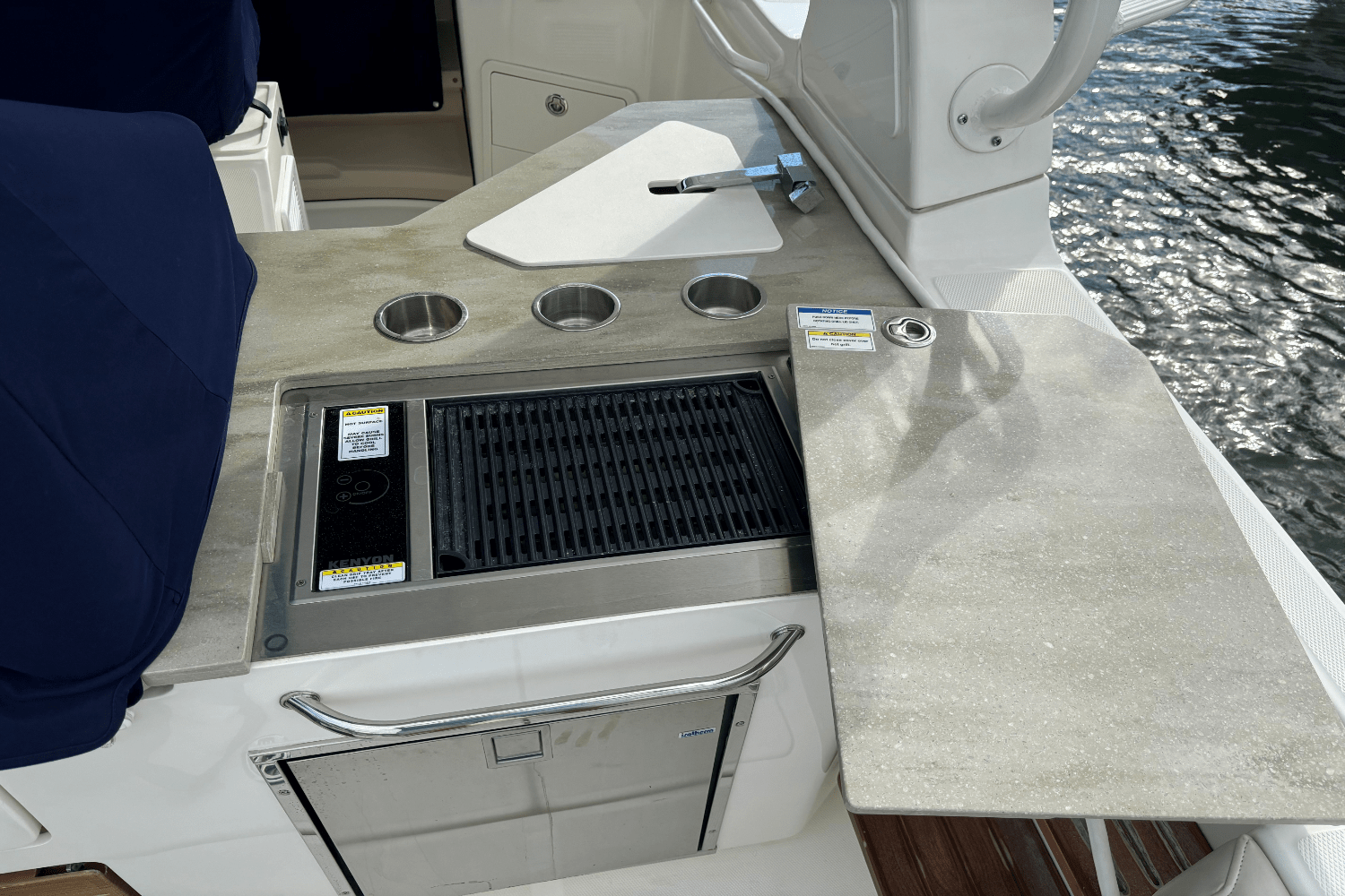 Slide: The Image of Boston Whaler 350 REALM 2020 - 11