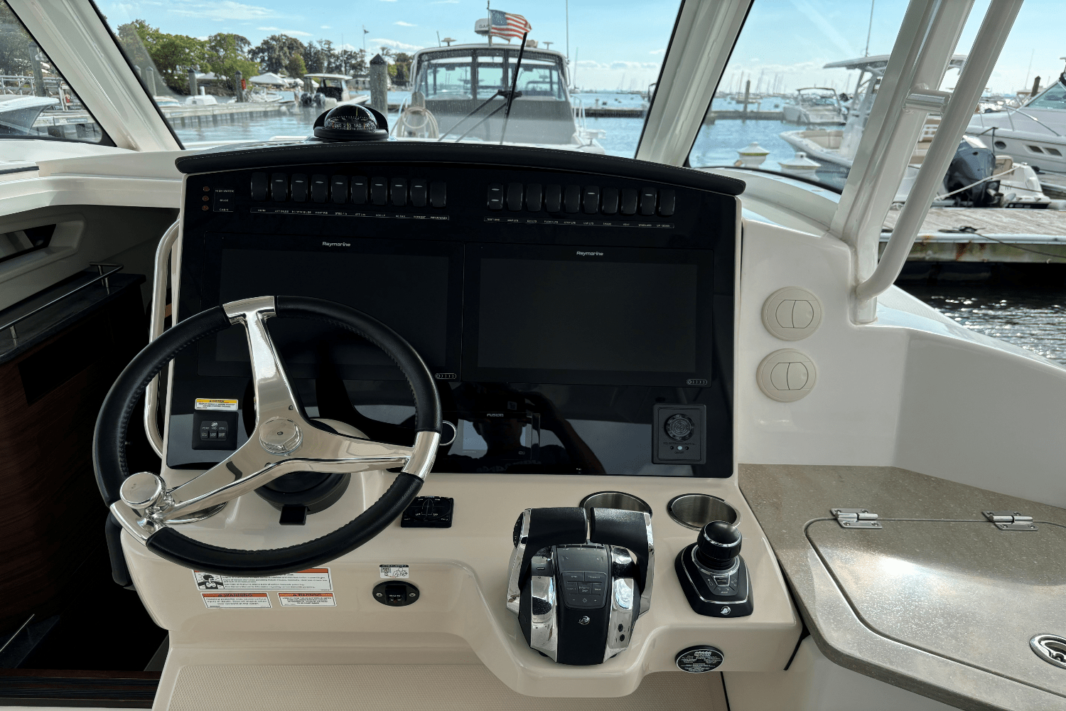 Slide: The Image of Boston Whaler 350 REALM 2020 - 12