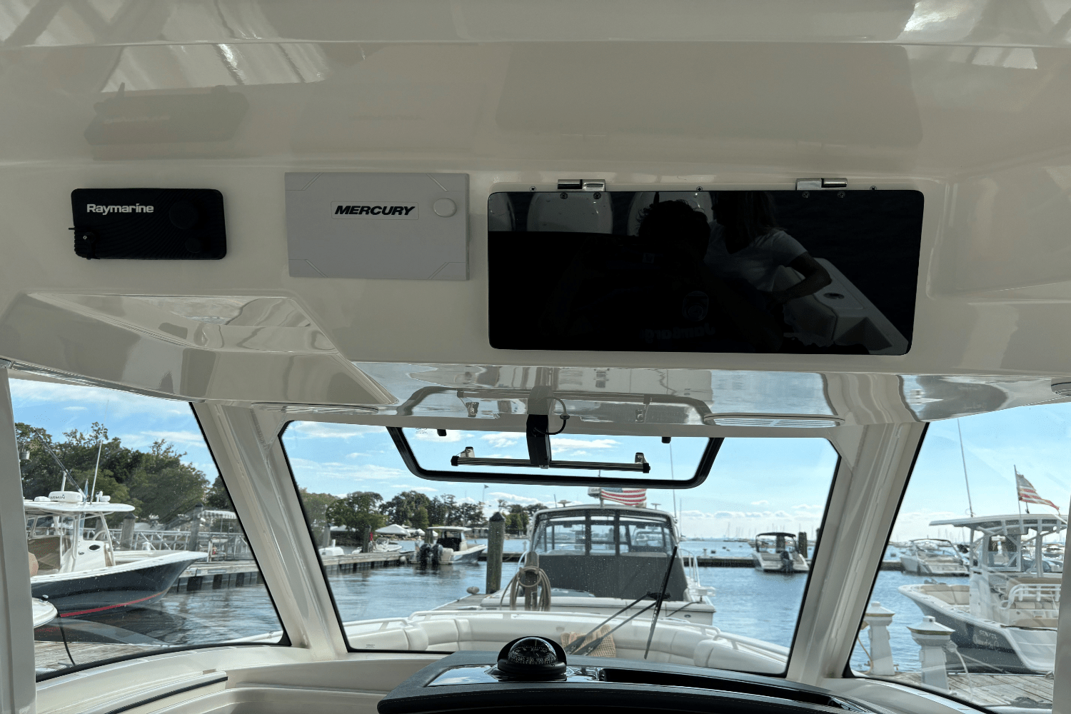 Slide: The Image of Boston Whaler 350 REALM 2020 - 13