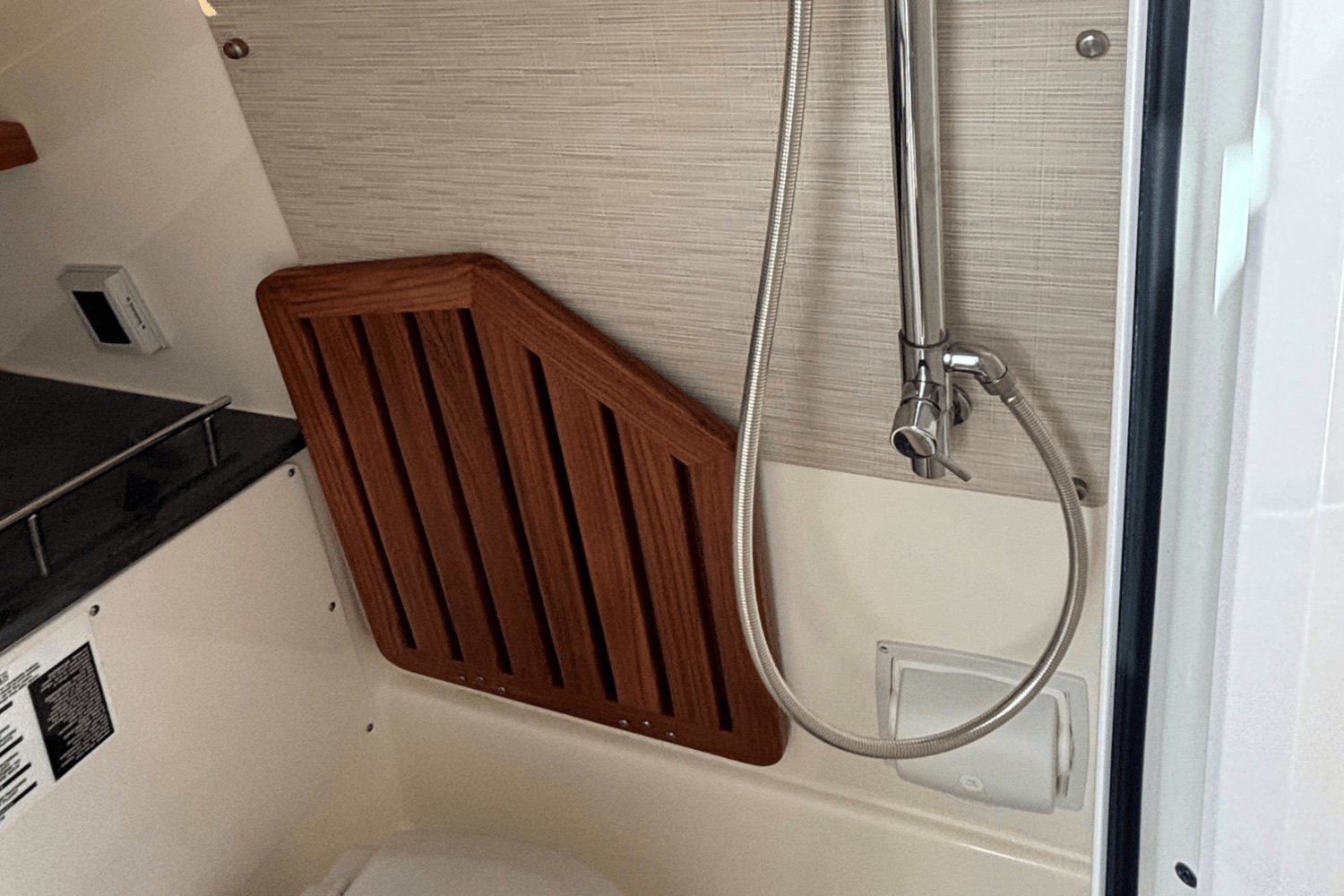 Slide: The Image of Boston Whaler 350 REALM 2020 - 19