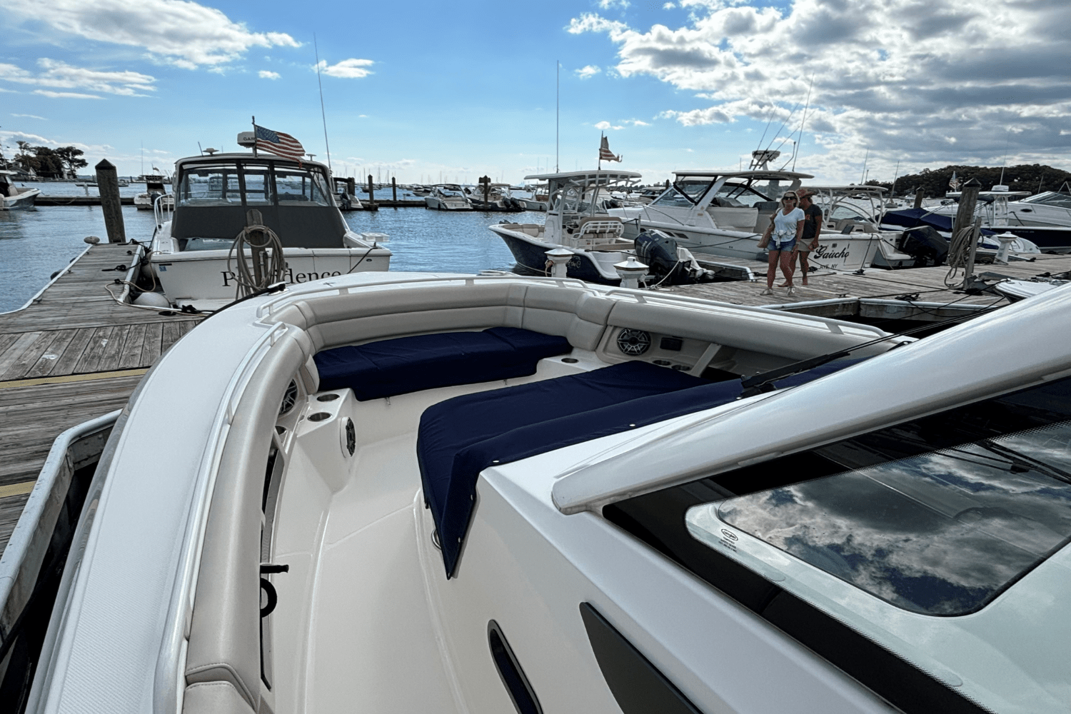 Slide: The Image of Boston Whaler 350 REALM 2020 - 20