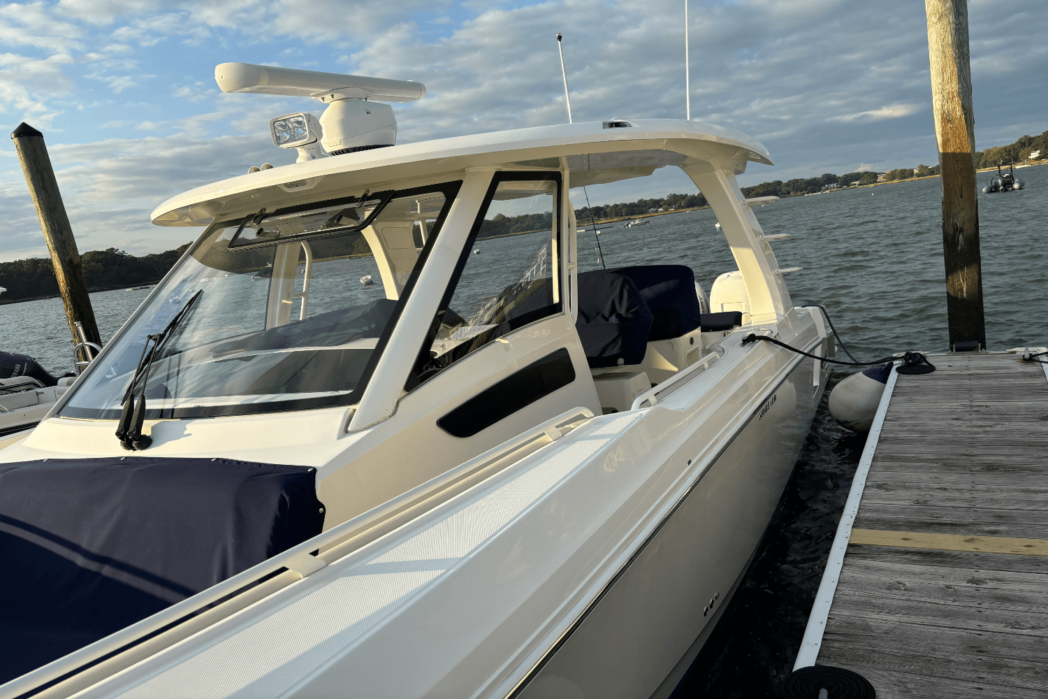 Slide: The Image of Boston Whaler 350 REALM 2020 - 3