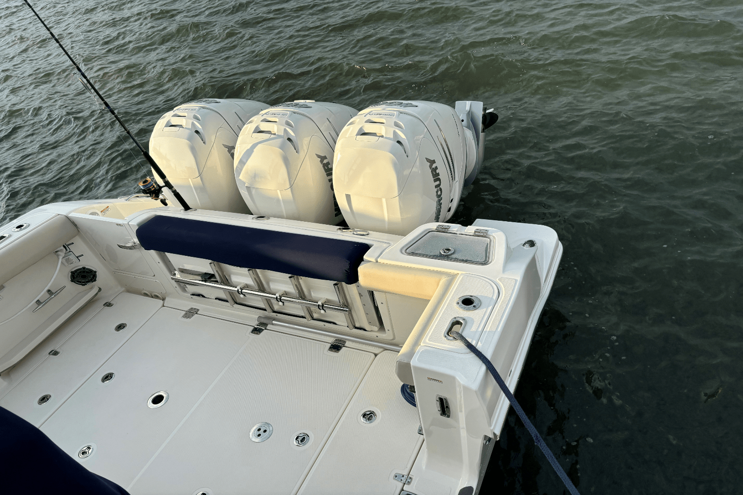 Slide: The Image of Boston Whaler 350 REALM 2020 - 4