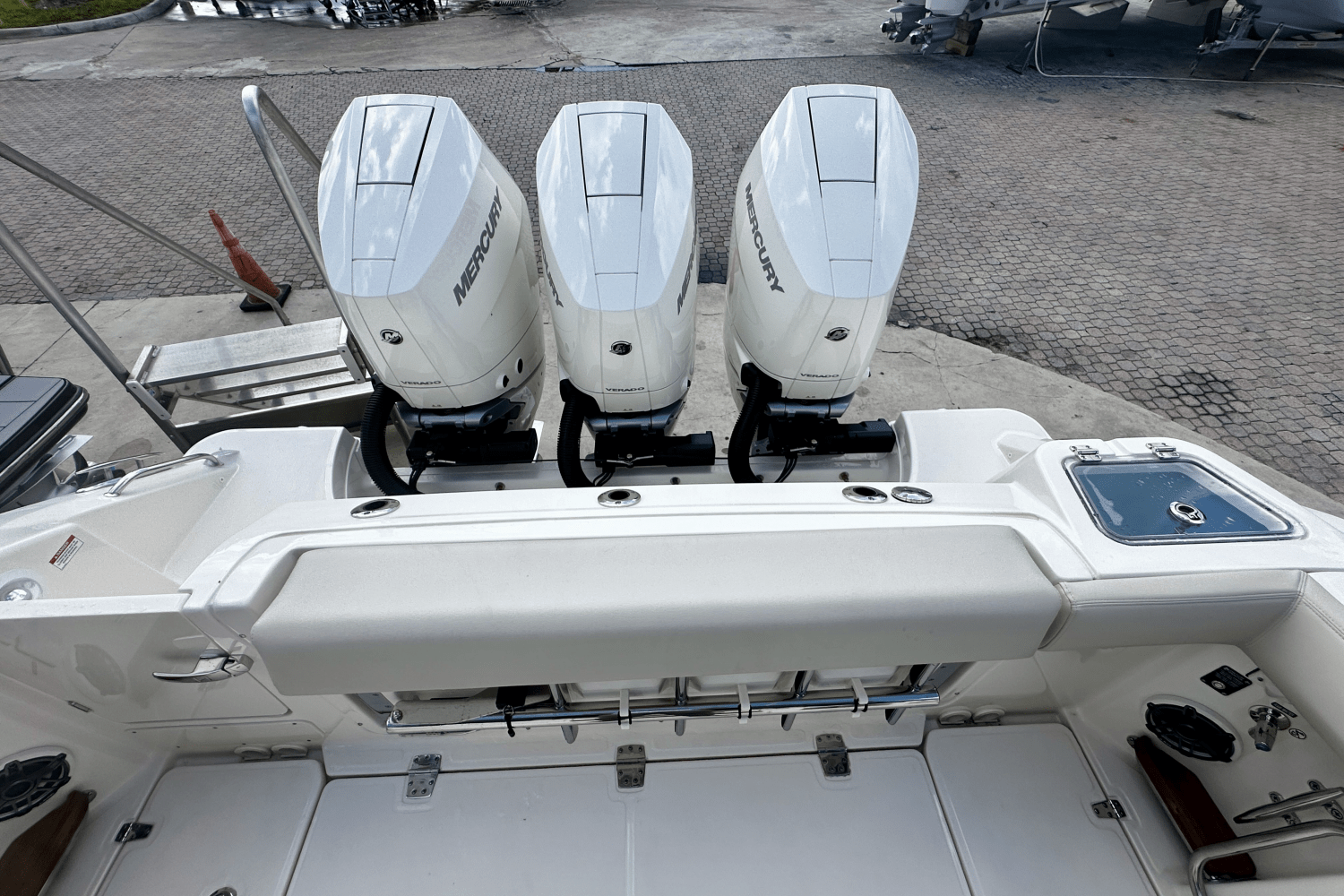 Slide: The Image of Boston Whaler 350 Realm 2025 - 12