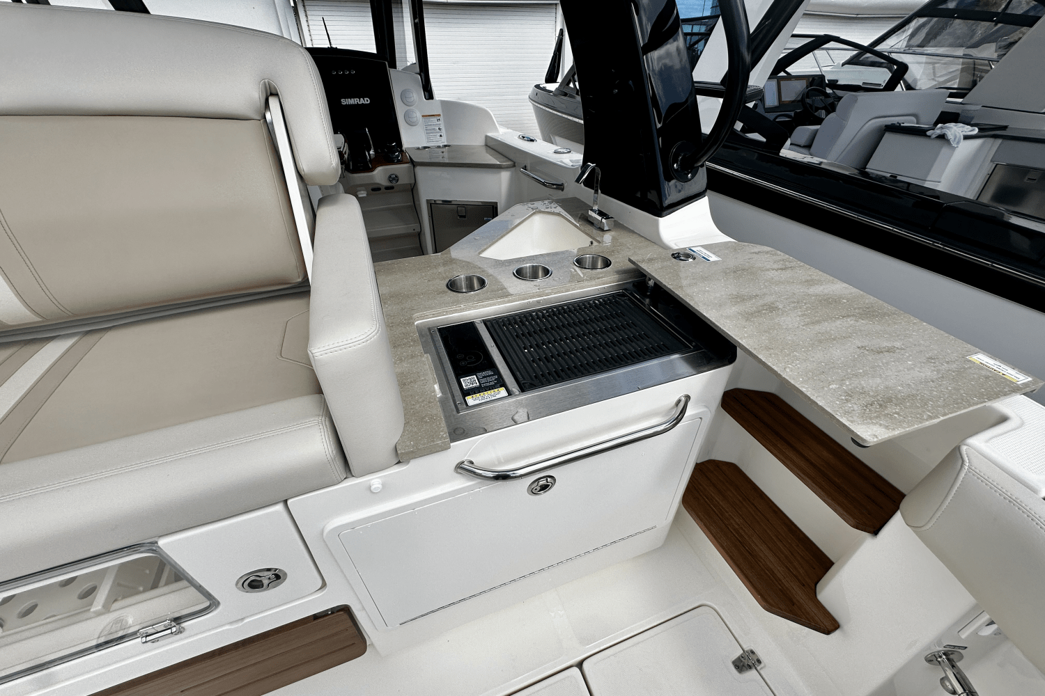 Slide: The Image of Boston Whaler 350 Realm 2025 - 15