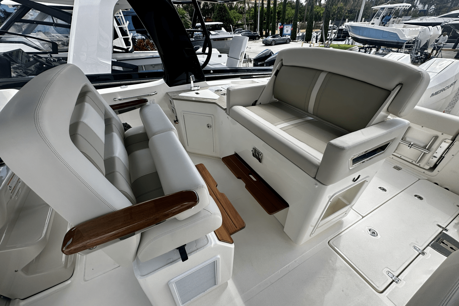 Slide: The Image of Boston Whaler 350 Realm 2025 - 19