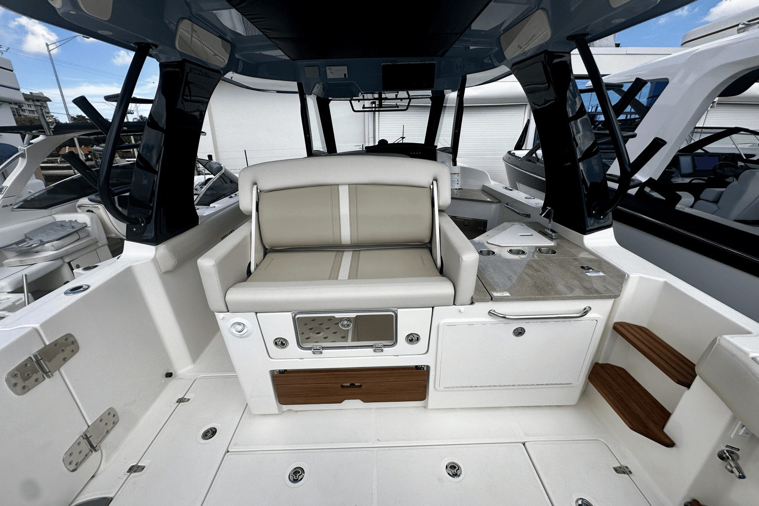 Slide: The Image of Boston Whaler 350 Realm 2025 - 6