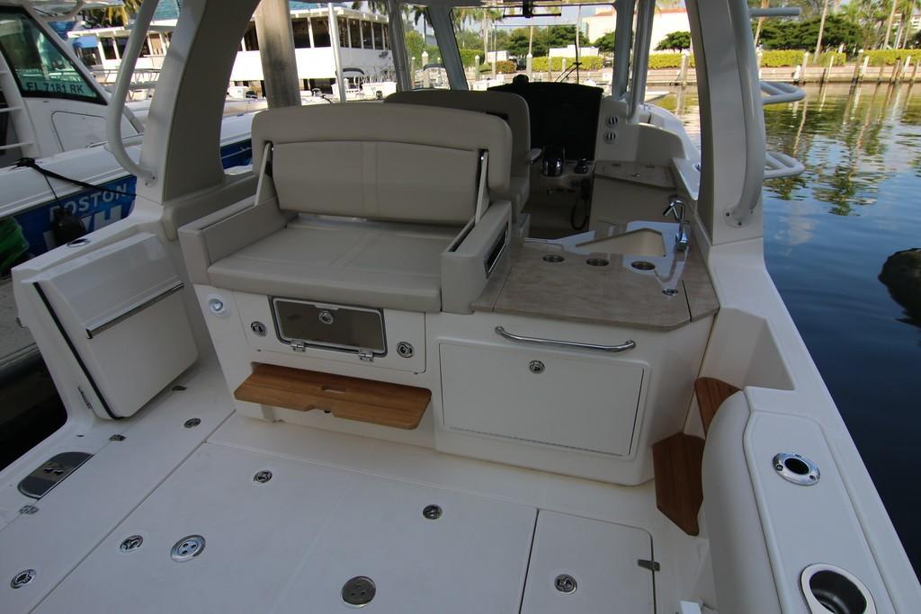 Slide: The Image of Boston Whaler 350 Realm 2026 - 11