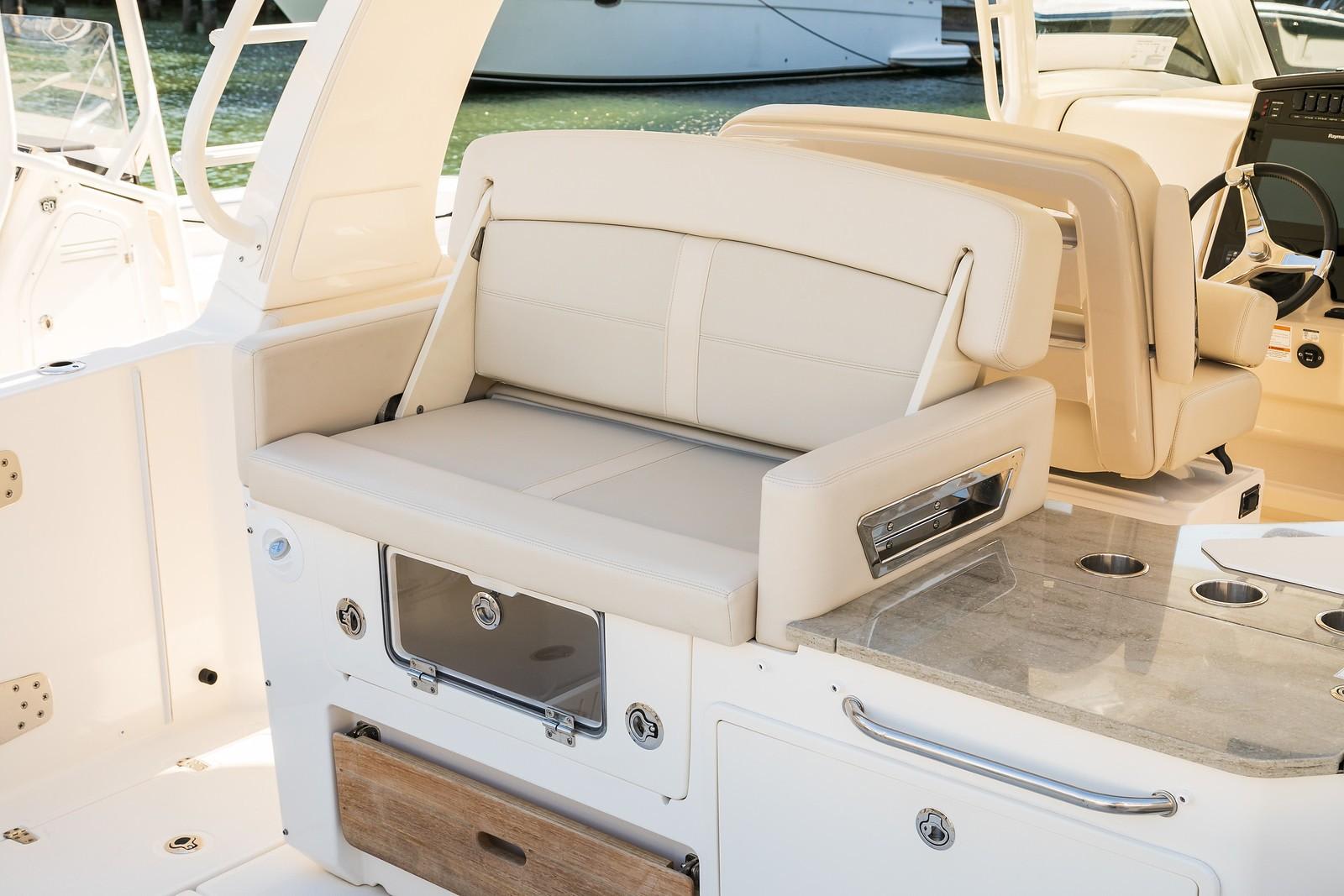 Slide: The Image of Boston Whaler 350 Realm 2026 - 14