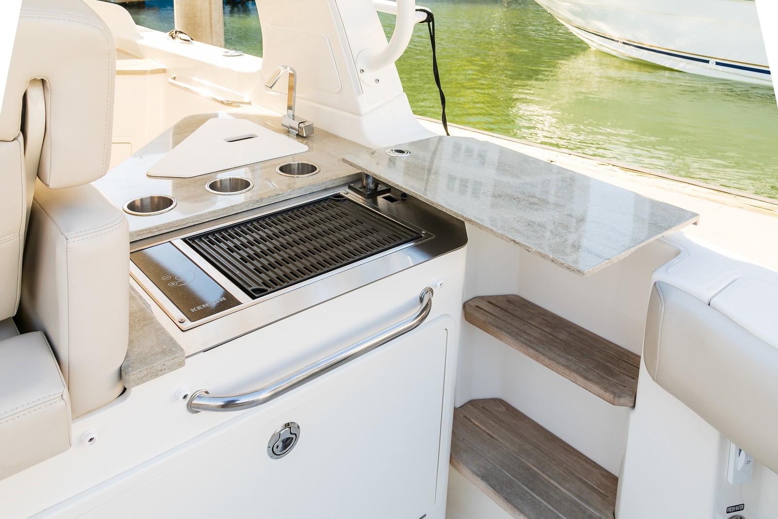 Slide: The Image of Boston Whaler 350 Realm 2026 - 18