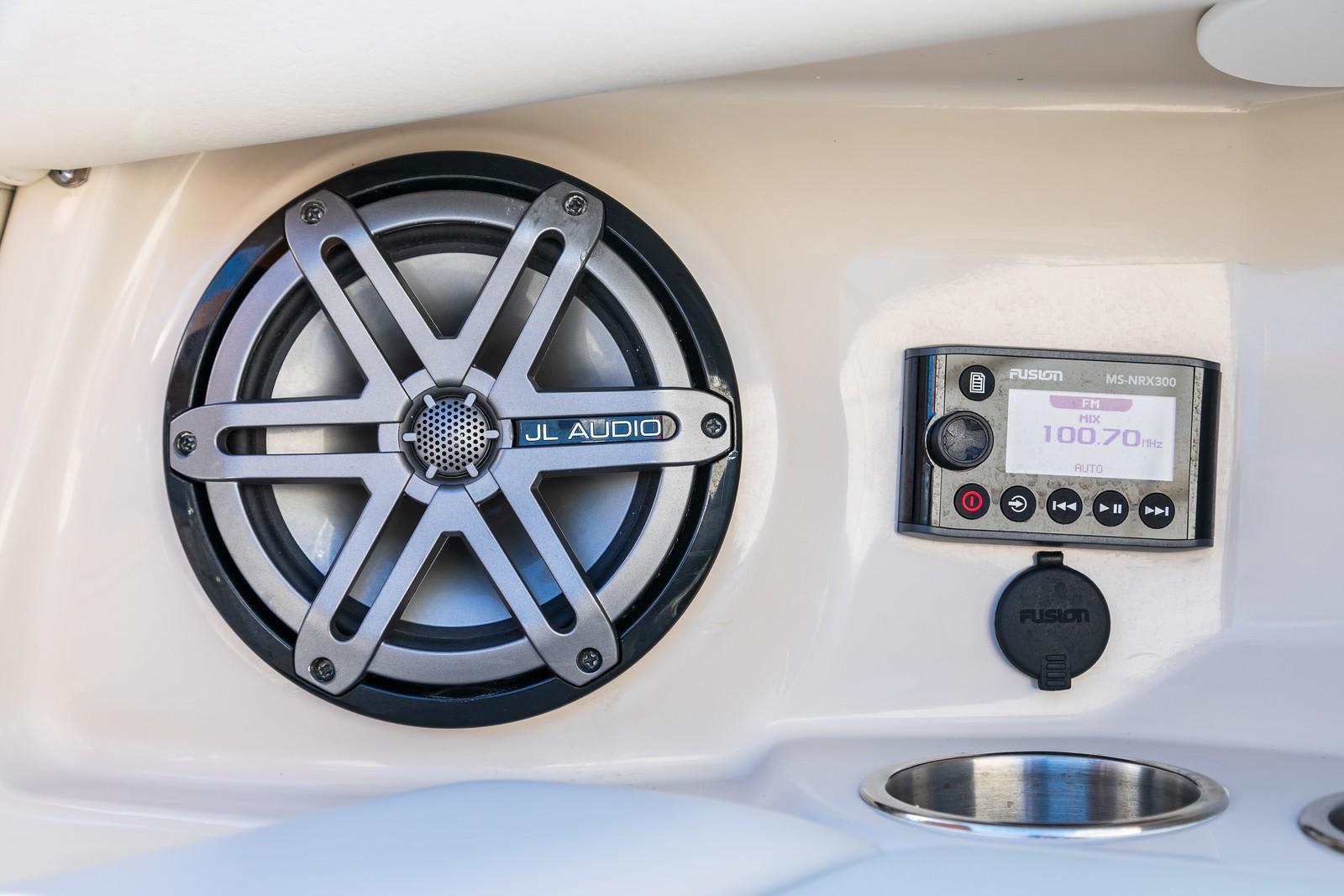 Slide: The Image of Boston Whaler 350 Realm 2026 - 25