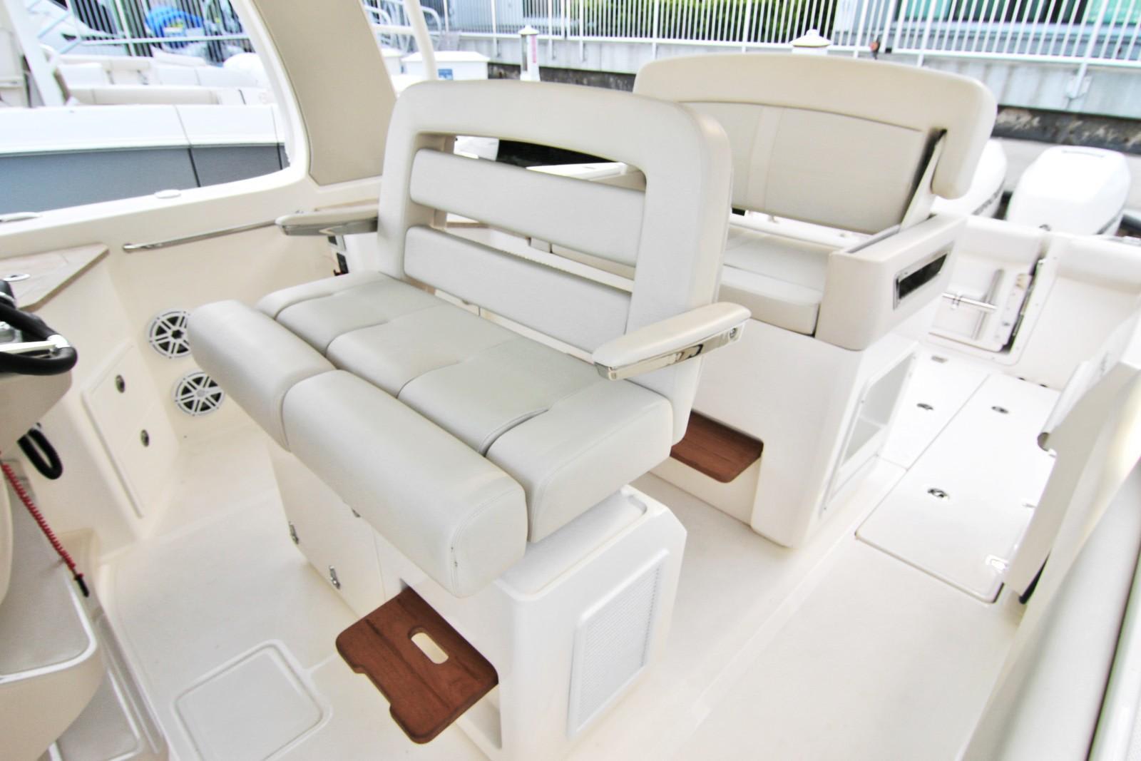 Slide: The Image of Boston Whaler 350 Realm 2026 - 6