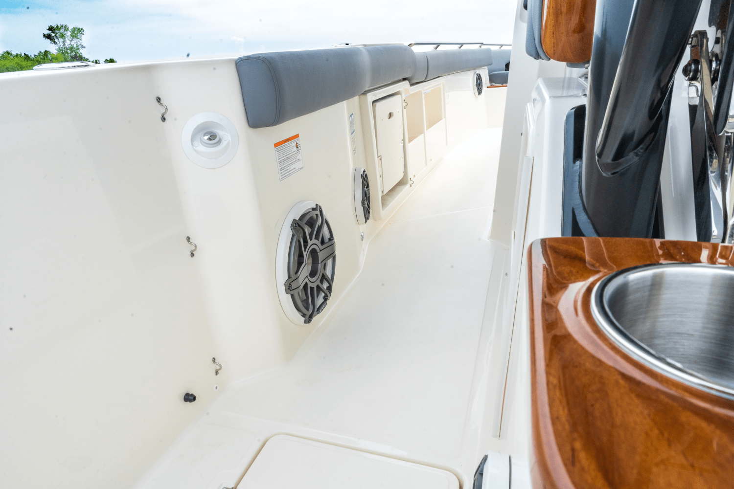 Slide: The Image of Boston Whaler 360 Outrage 2025 - 13