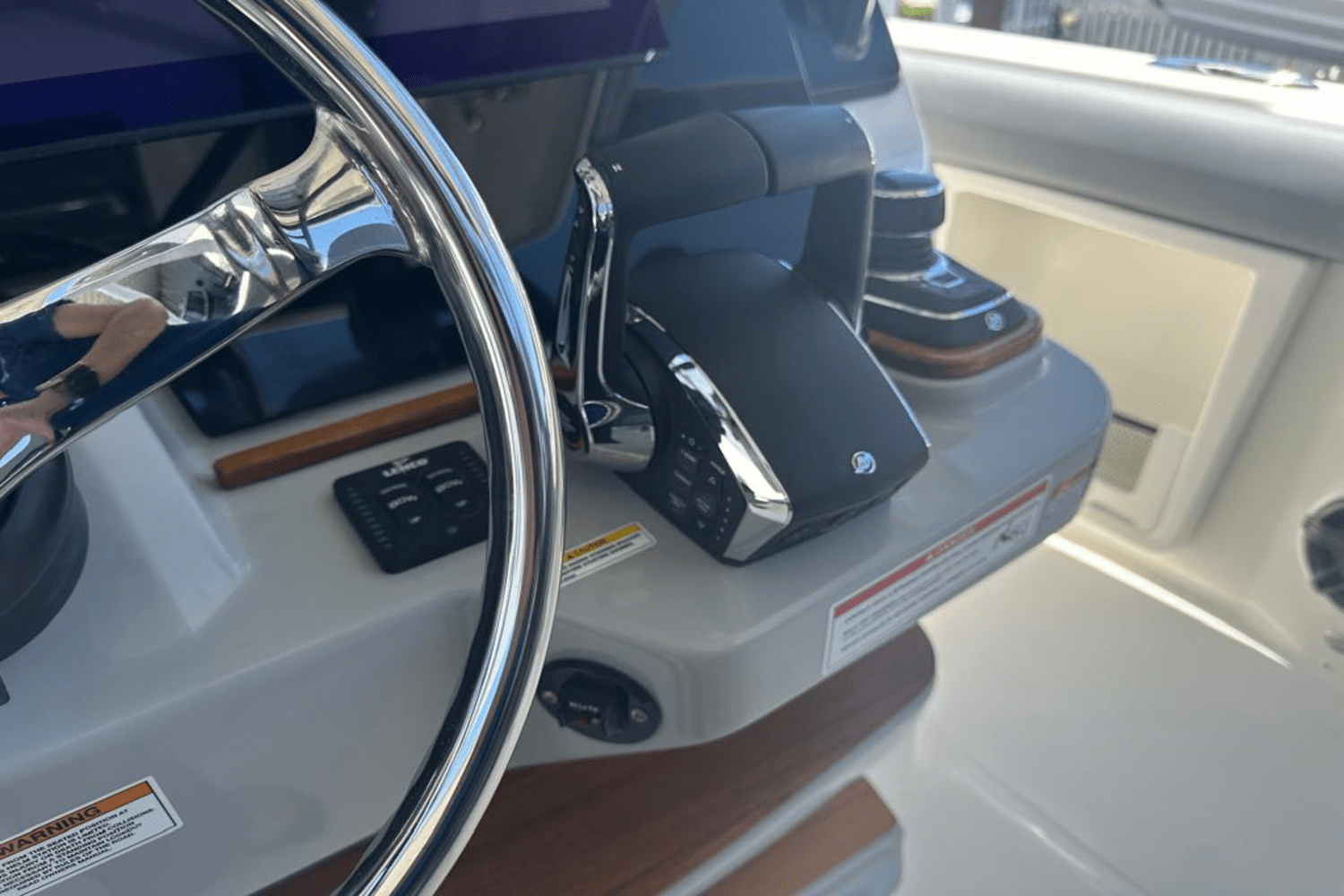 Slide: The Image of Boston Whaler 360 Outrage 2025 - 14