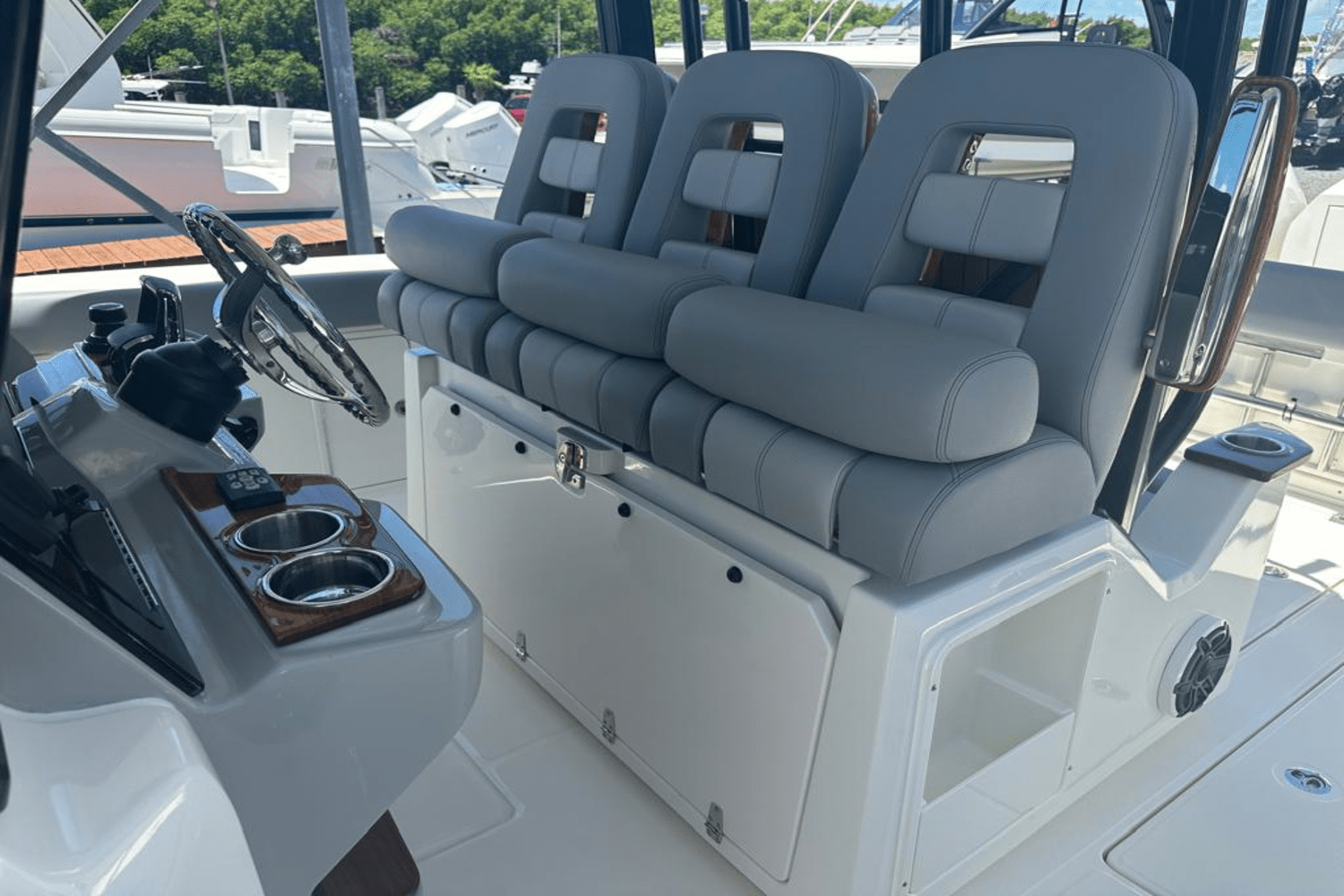Slide: The Image of Boston Whaler 360 Outrage 2025 - 15