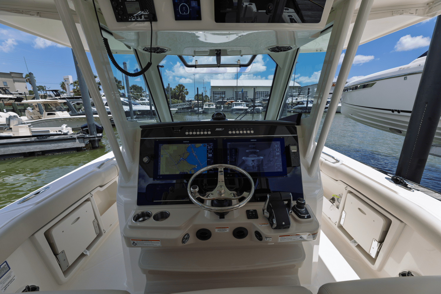 Slide: The Image of Boston Whaler 360 Outrage 2025 - 15