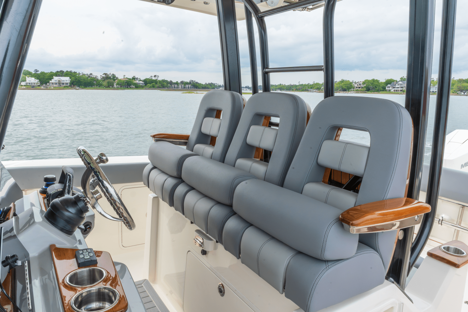 Slide: The Image of Boston Whaler 360 Outrage 2025 - 16