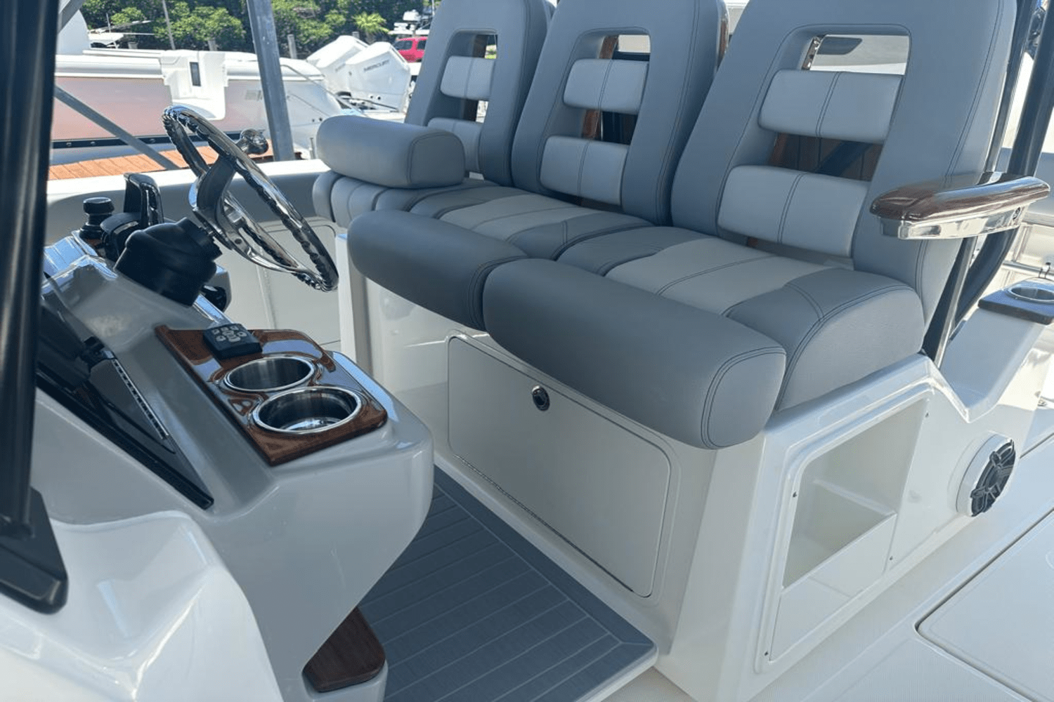 Slide: The Image of Boston Whaler 360 Outrage 2025 - 16