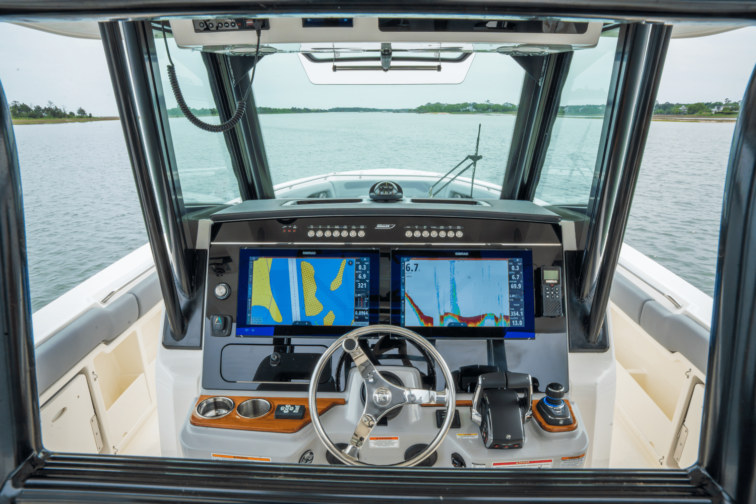 Slide: The Image of Boston Whaler 360 Outrage 2025 - 18