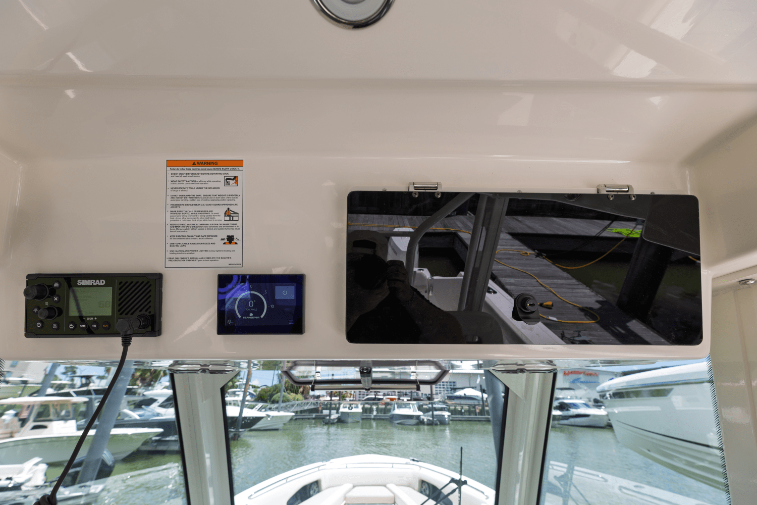 Slide: The Image of Boston Whaler 360 Outrage 2025 - 18