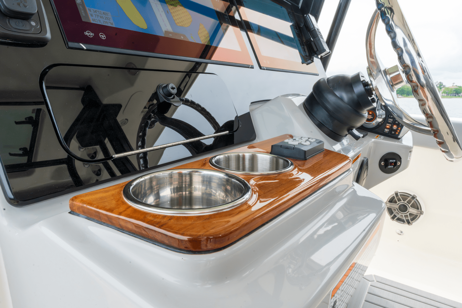 Slide: The Image of Boston Whaler 360 Outrage 2025 - 19