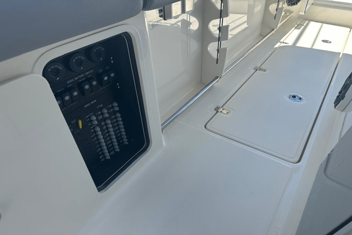 Slide: The Image of Boston Whaler 360 Outrage 2025 - 19