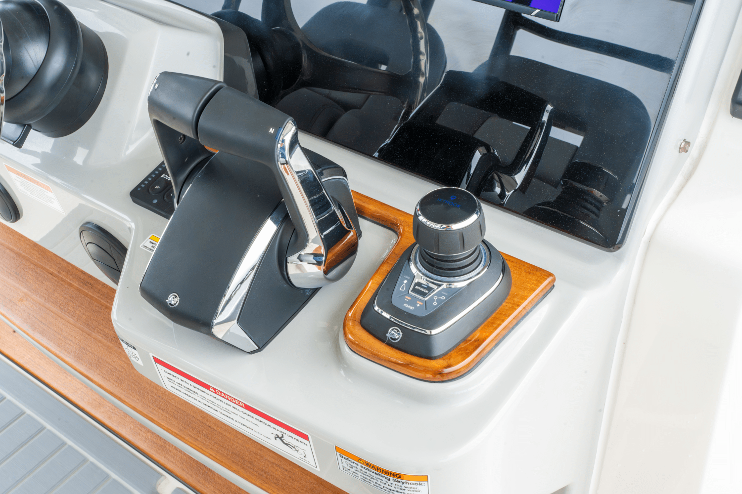 Slide: The Image of Boston Whaler 360 Outrage 2025 - 20