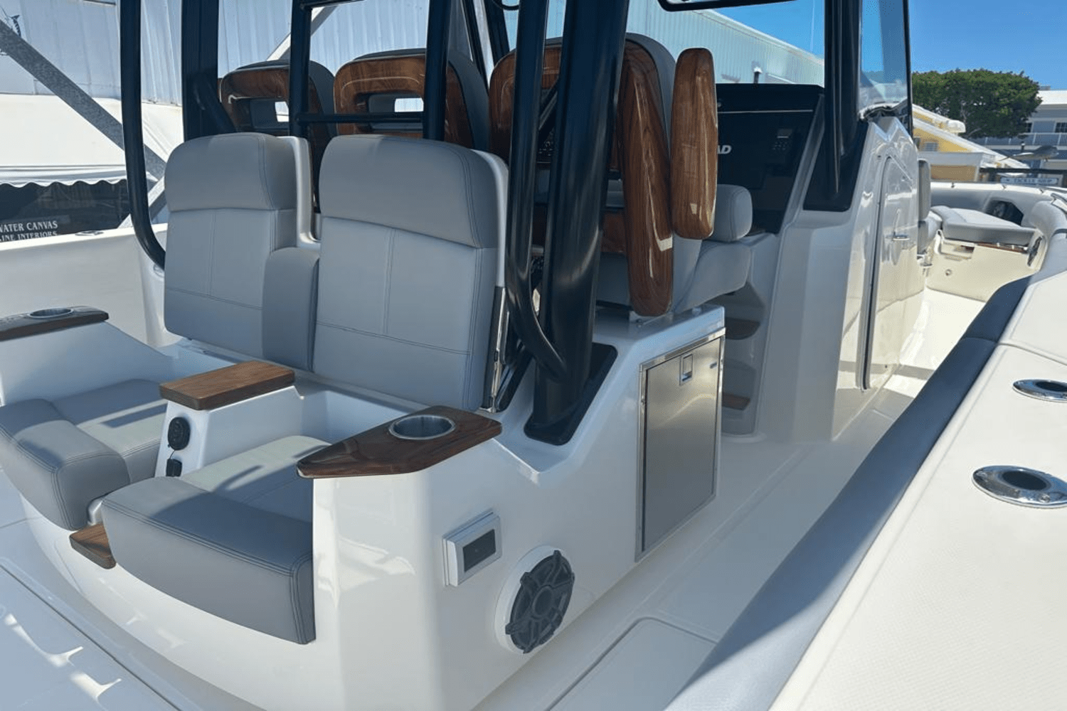Slide: The Image of Boston Whaler 360 Outrage 2025 - 20