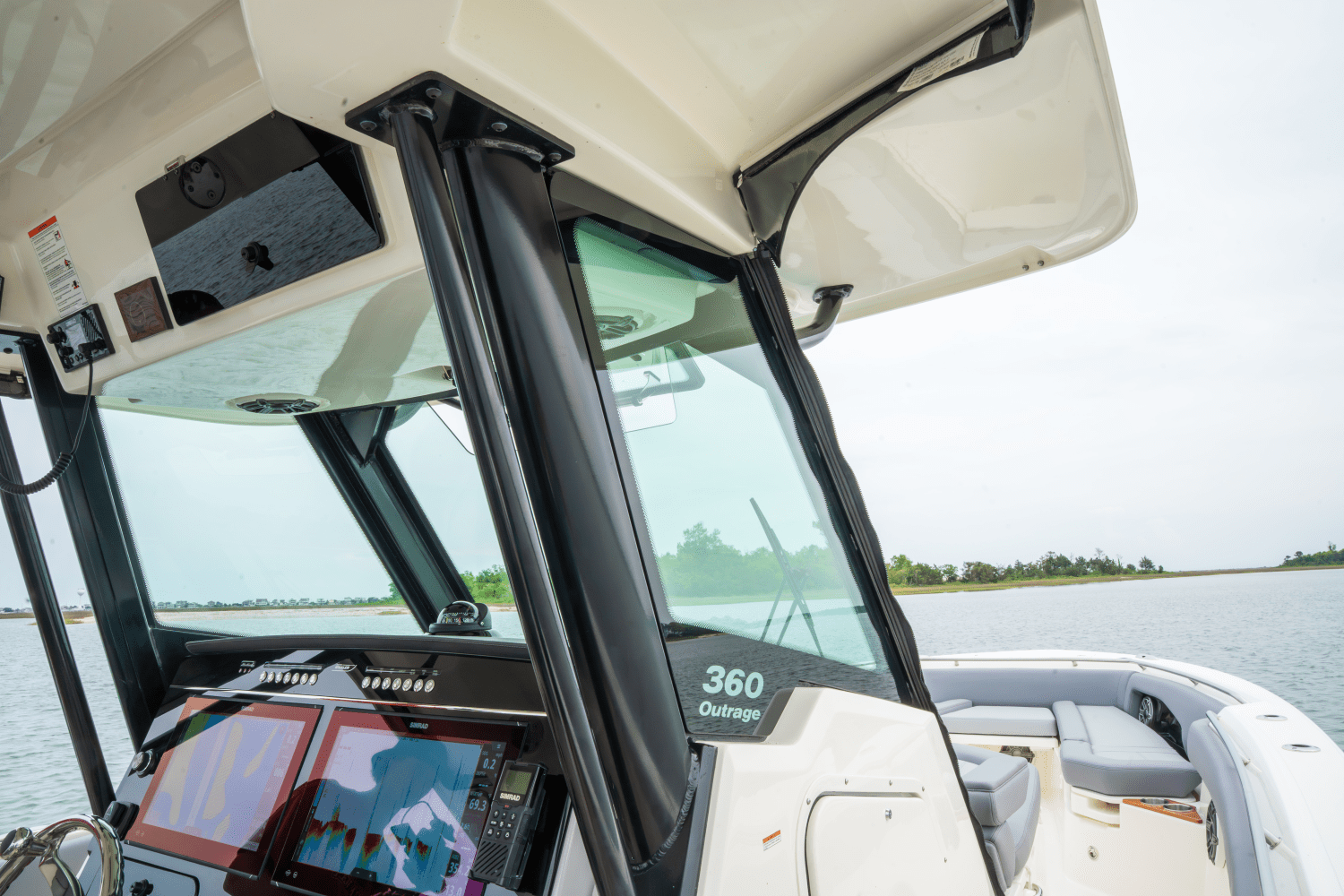 Slide: The Image of Boston Whaler 360 Outrage 2025 - 24