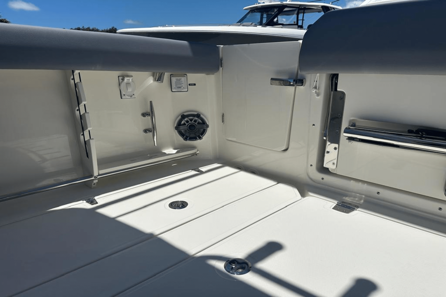 Slide: The Image of Boston Whaler 360 Outrage 2025 - 25